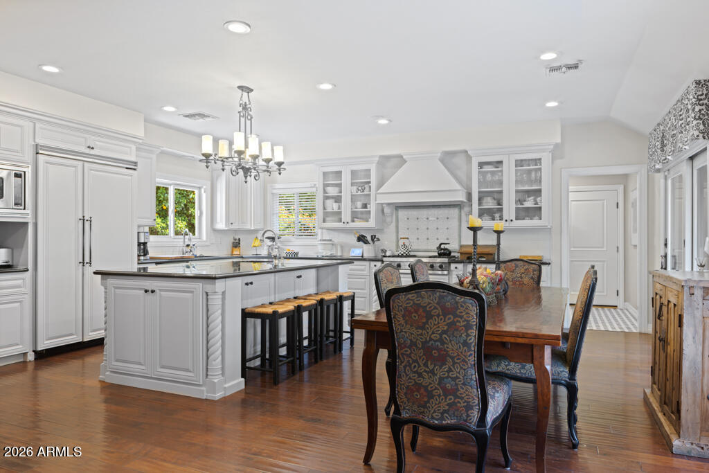 2126 E Pasadena Avenue