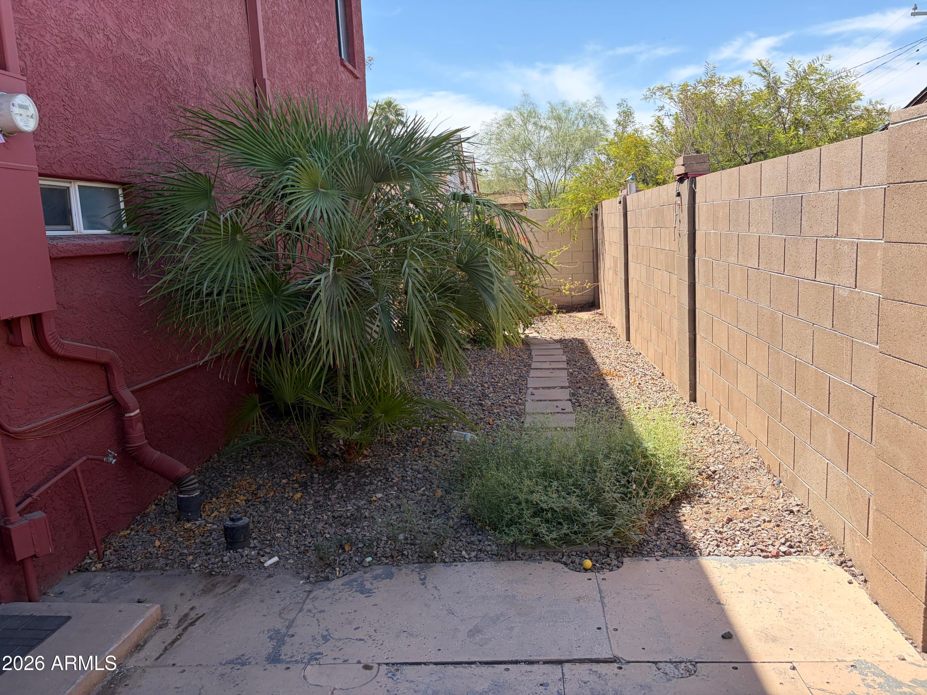 1904 W PALM Lane