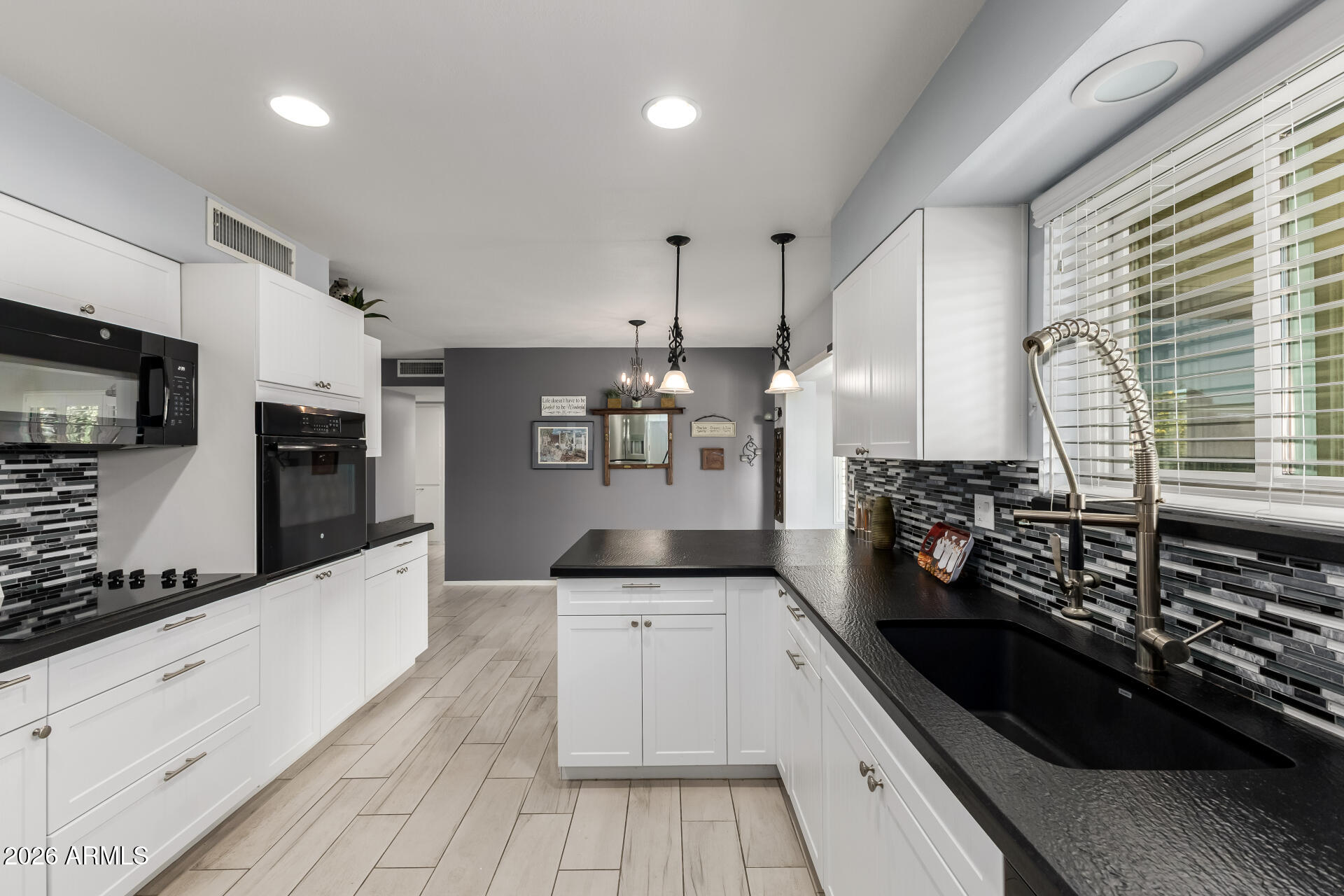 10502 W ROUNDELAY Circle