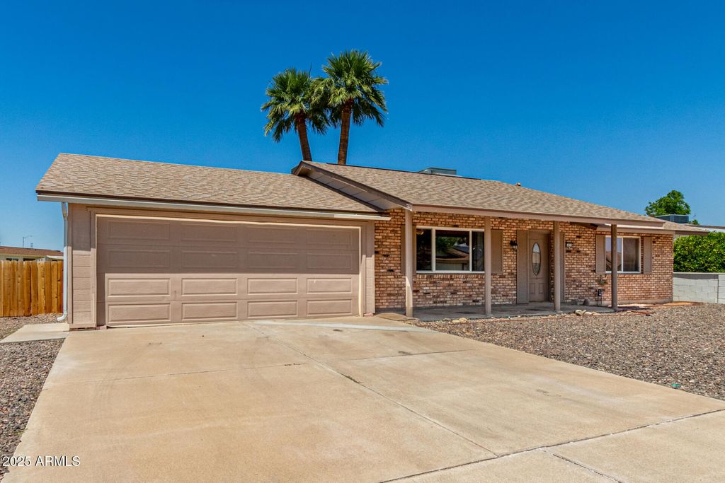 Photo of 10216 N 110th Avenue, Sun City, AZ 85351 (MLS # 6878139)