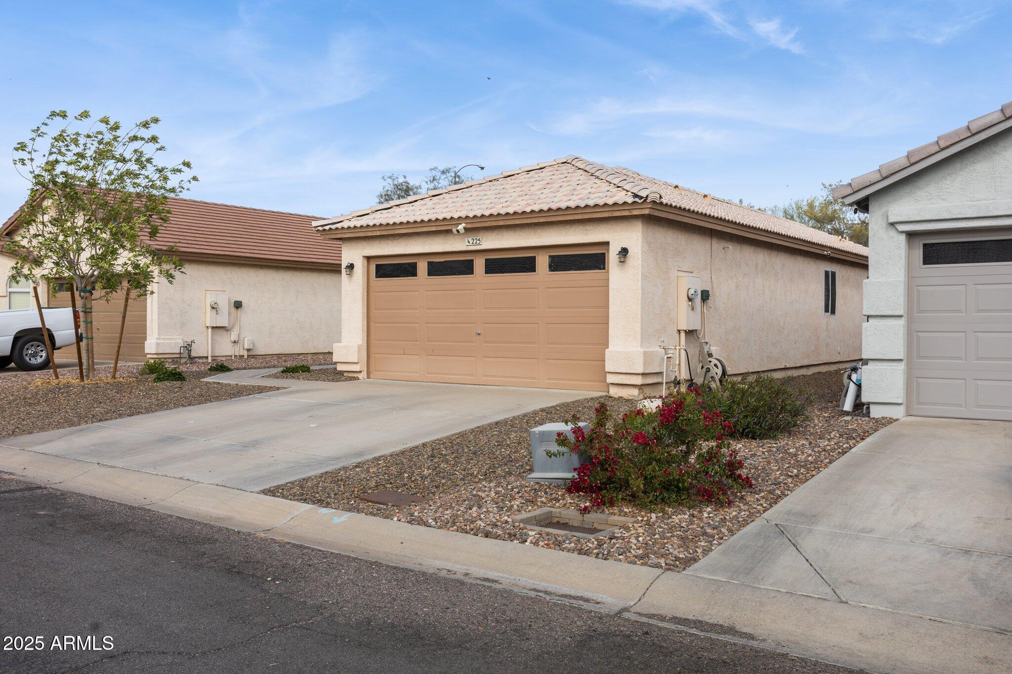 225 N SAFFRON Circle