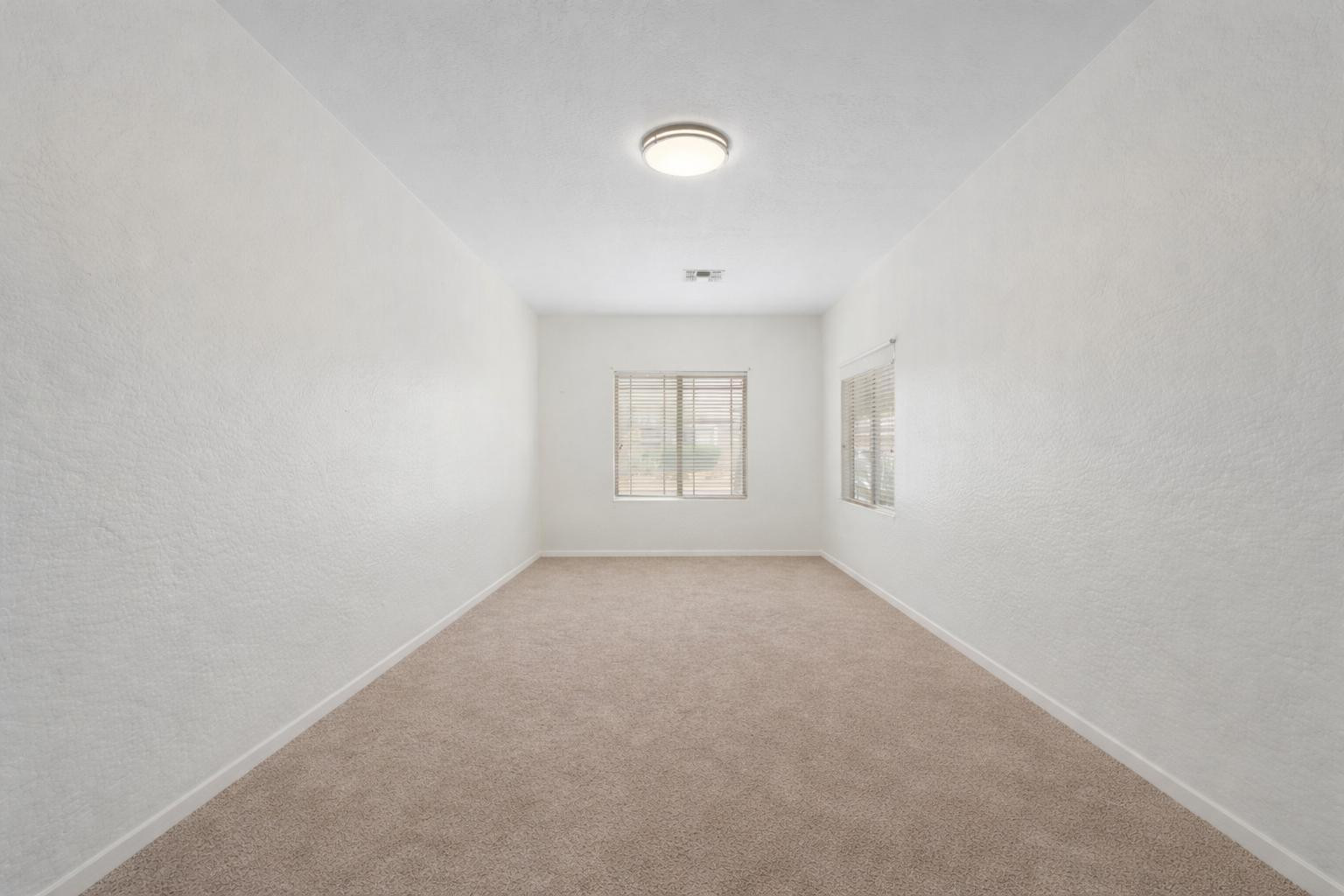 5404 E Lonesome Trail