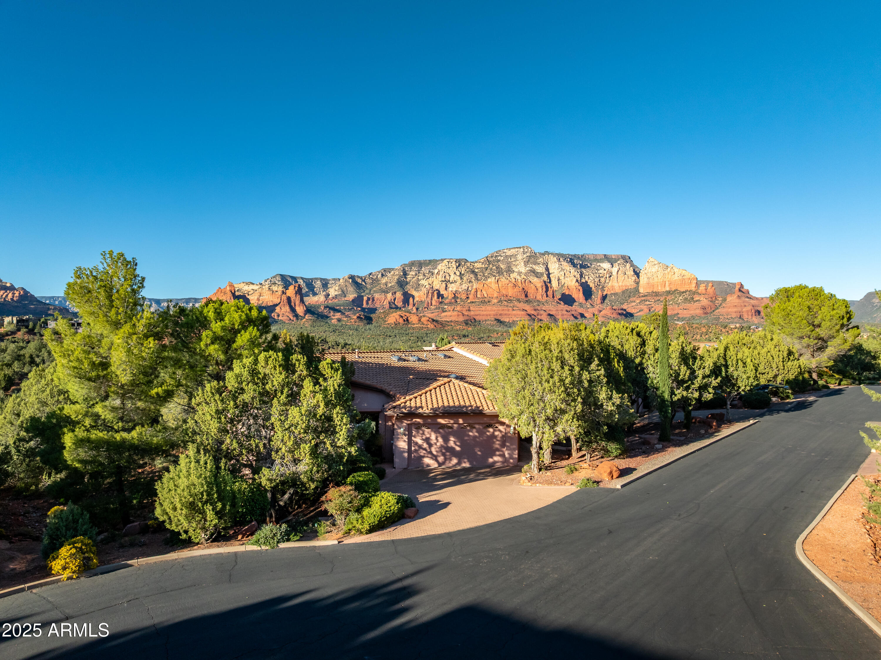 26 E COURTNEY Circle