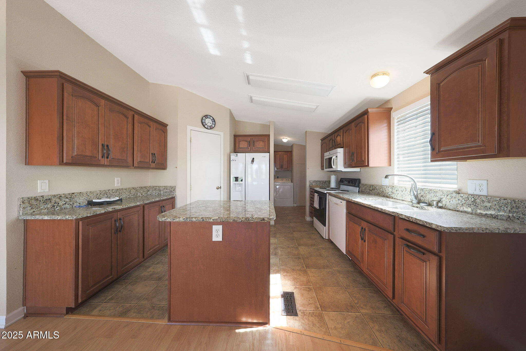 7271 E JUANITA Avenue