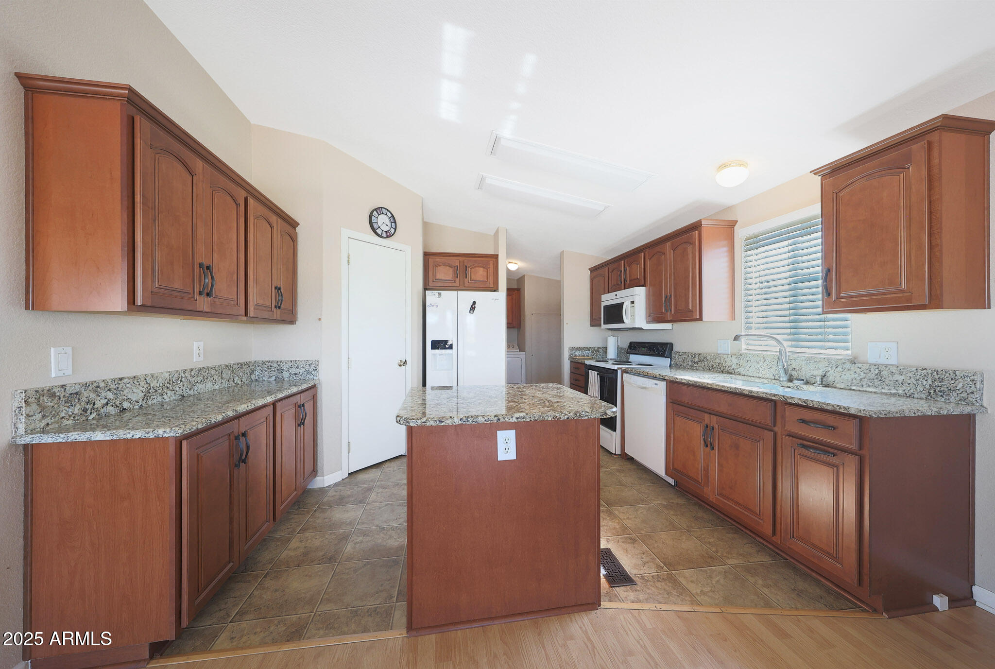 7271 E JUANITA Avenue