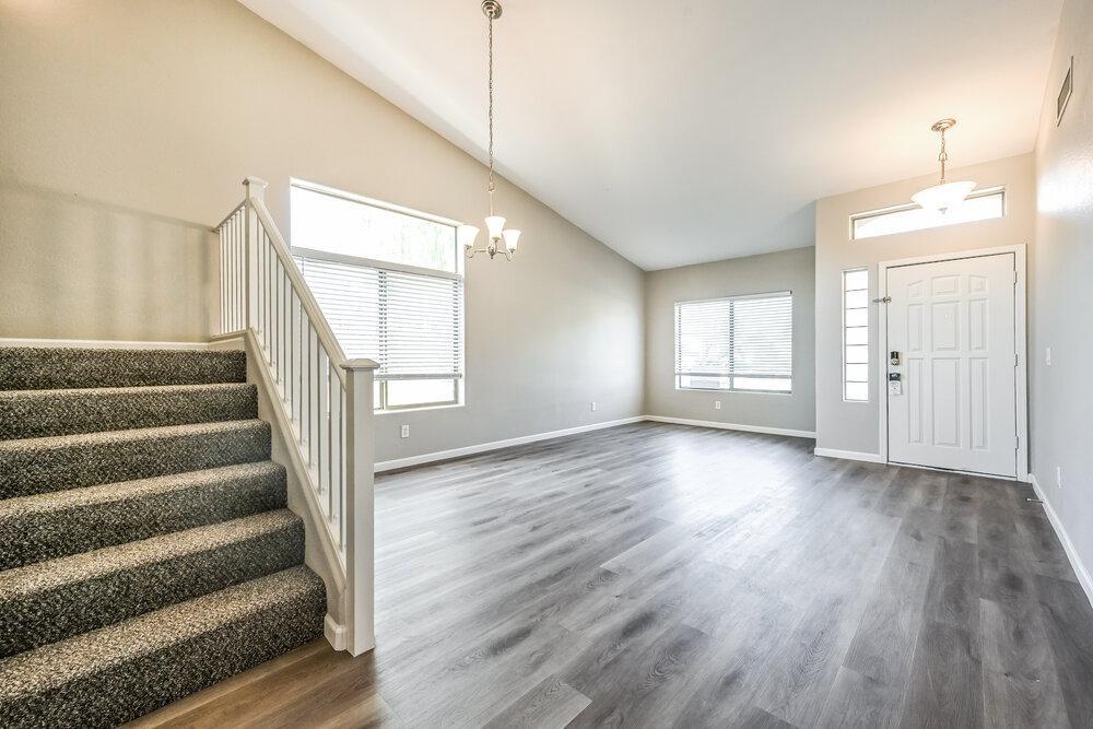 2531 W White Feather Lane