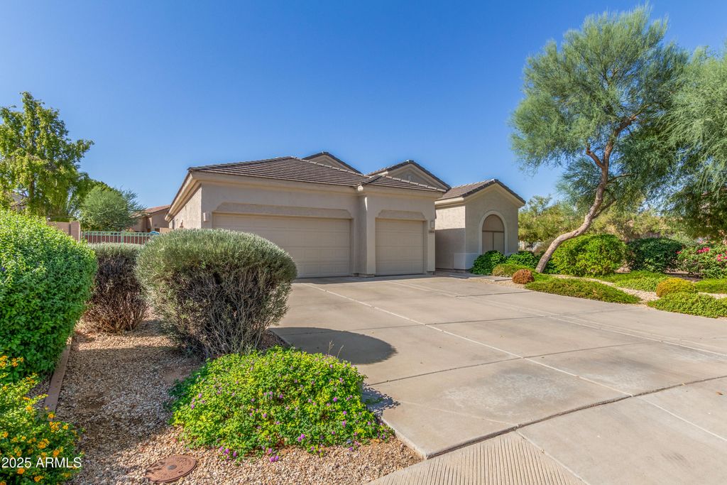 Photo of 13641 W Alvarado Drive, Goodyear, AZ 85395 (MLS # 6925594)