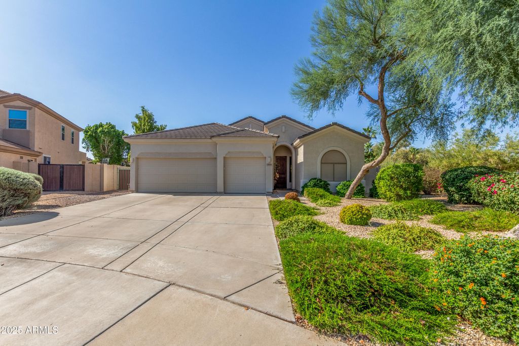 Photo of 13641 W Alvarado Drive, Goodyear, AZ 85395 (MLS # 6925594)