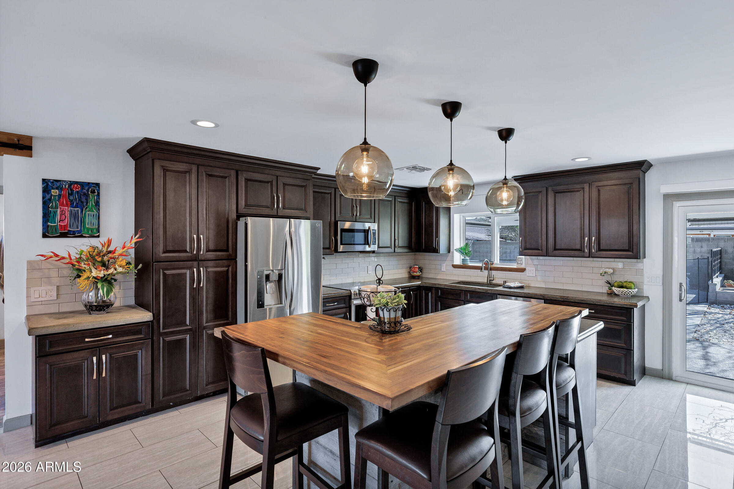 905 W BELL DE MAR Drive