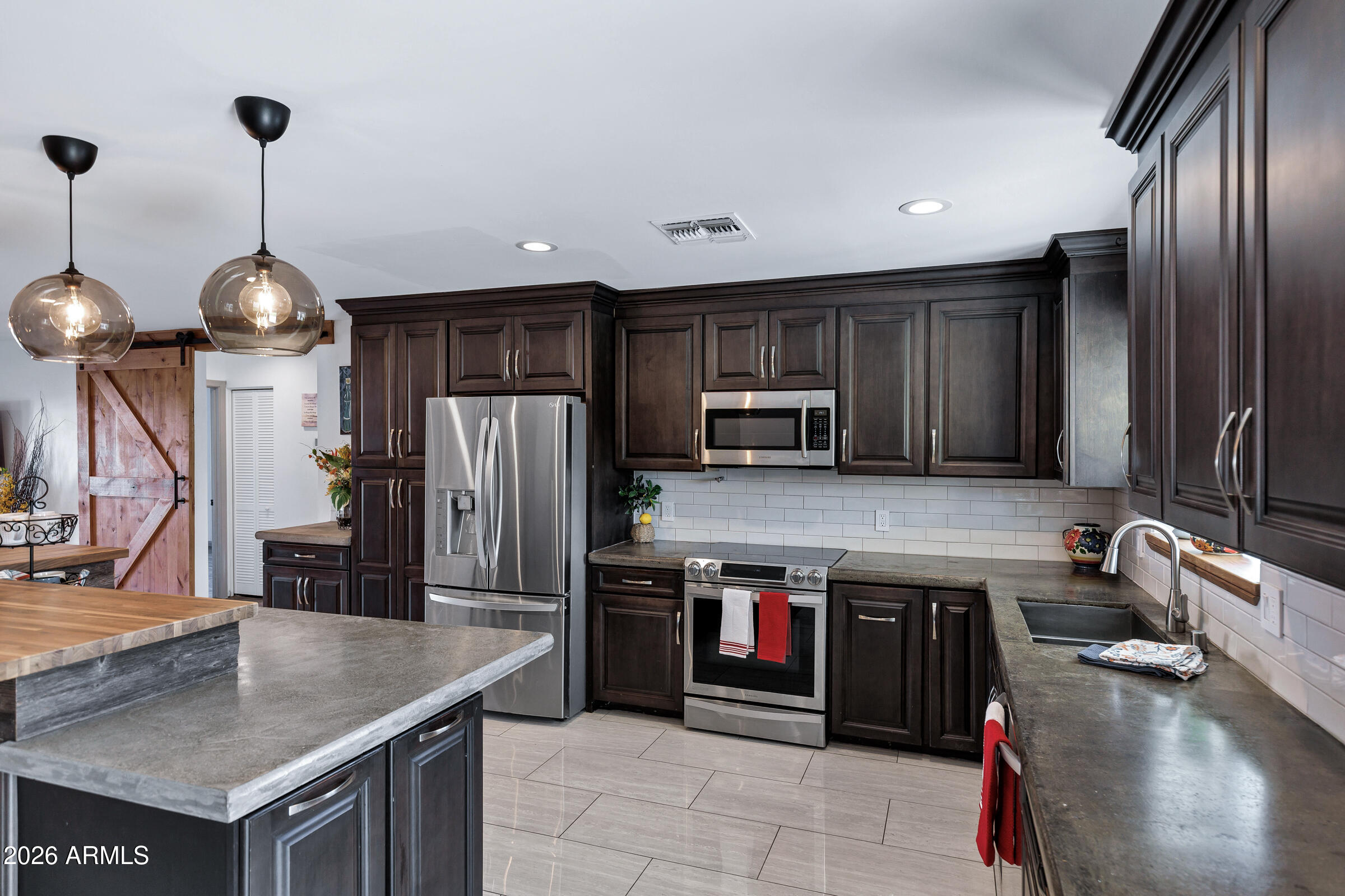 905 W BELL DE MAR Drive