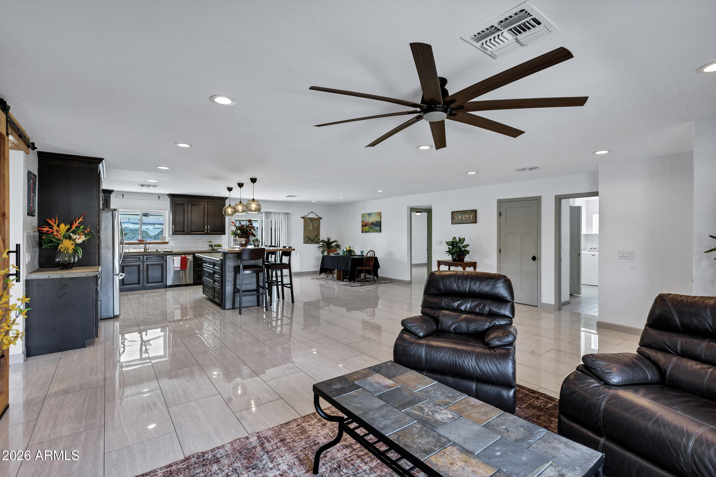 905 W BELL DE MAR Drive