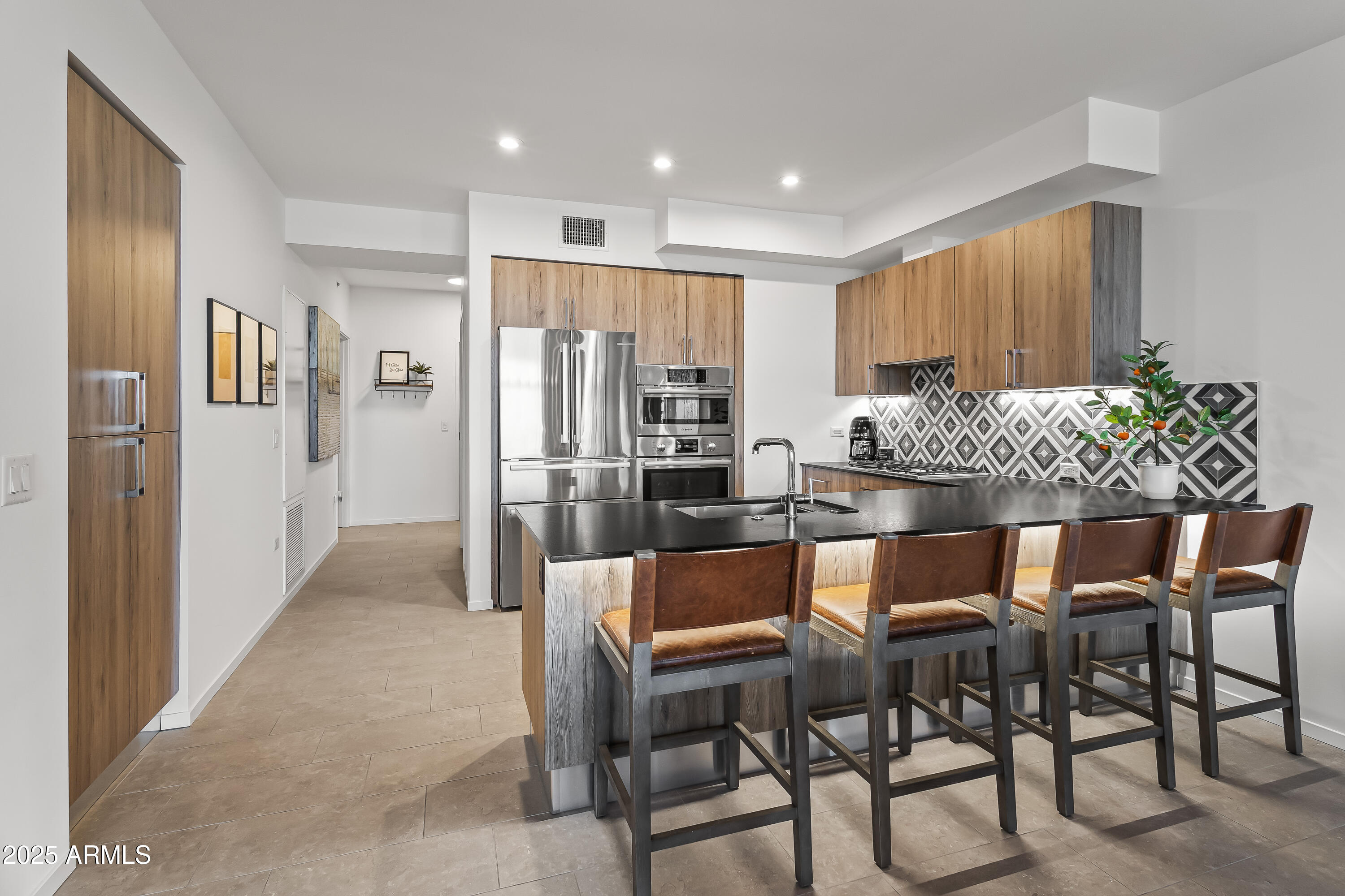 7180 E KIERLAND Boulevard 811