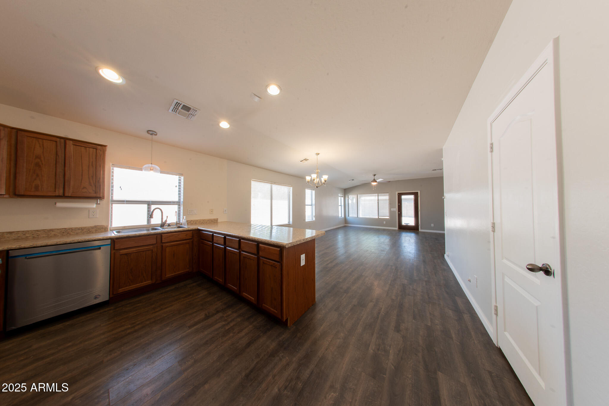 1381 E PRICKLY PEAR Drive