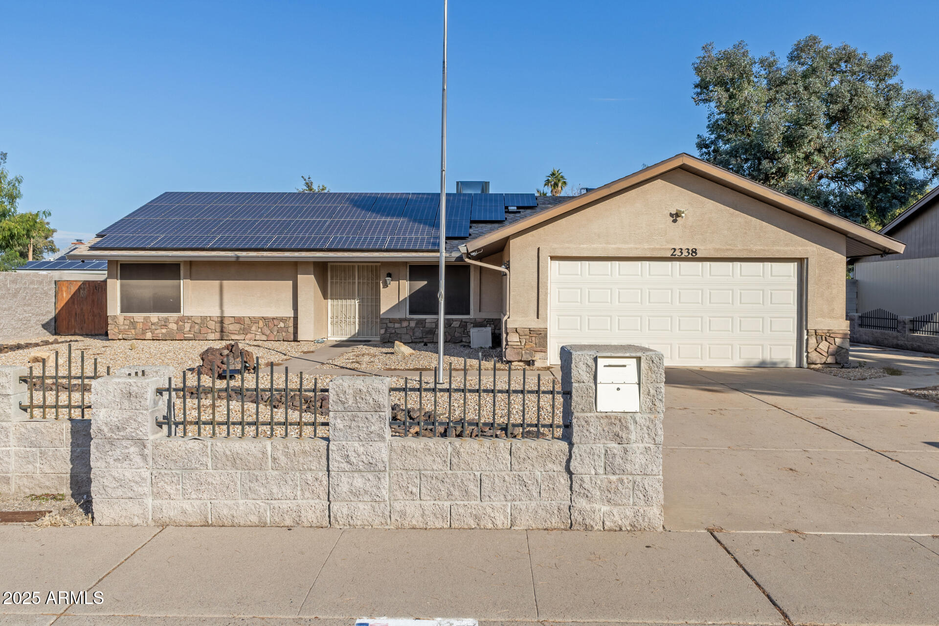 2338 W MONTE CRISTO Avenue