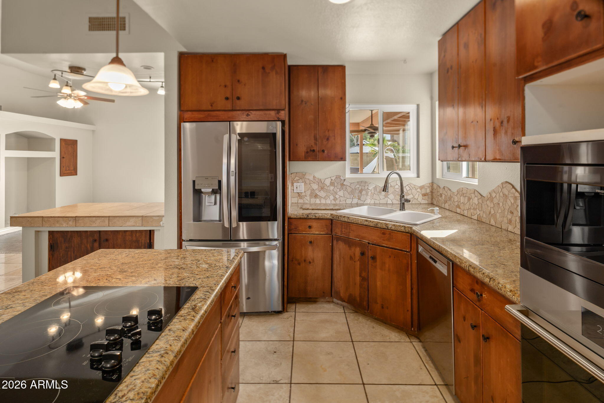 137 W MICHELLE Drive