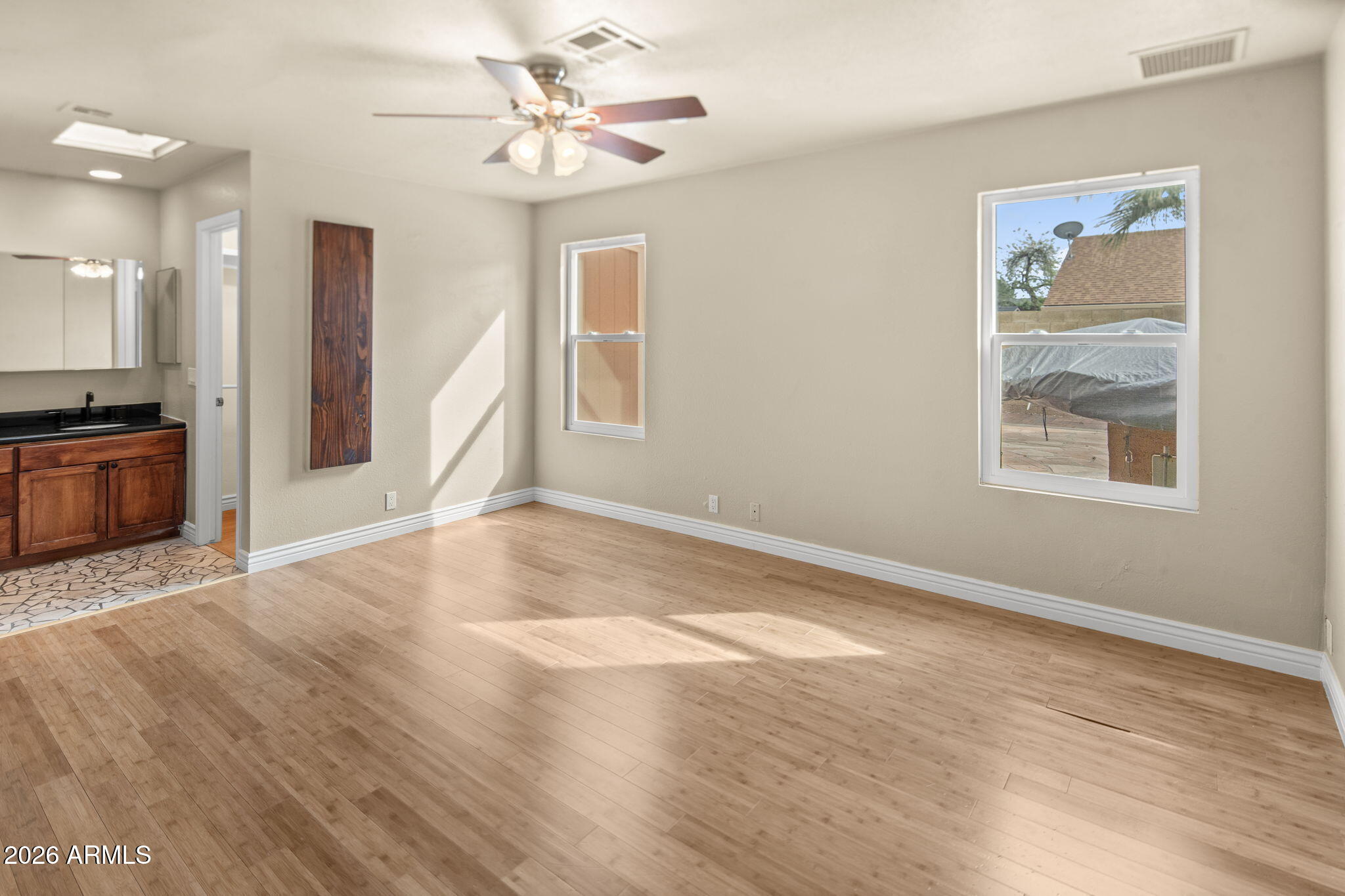 137 W MICHELLE Drive