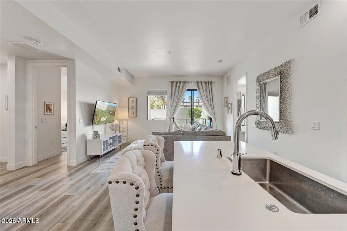 7300 E EARLL Drive 1013