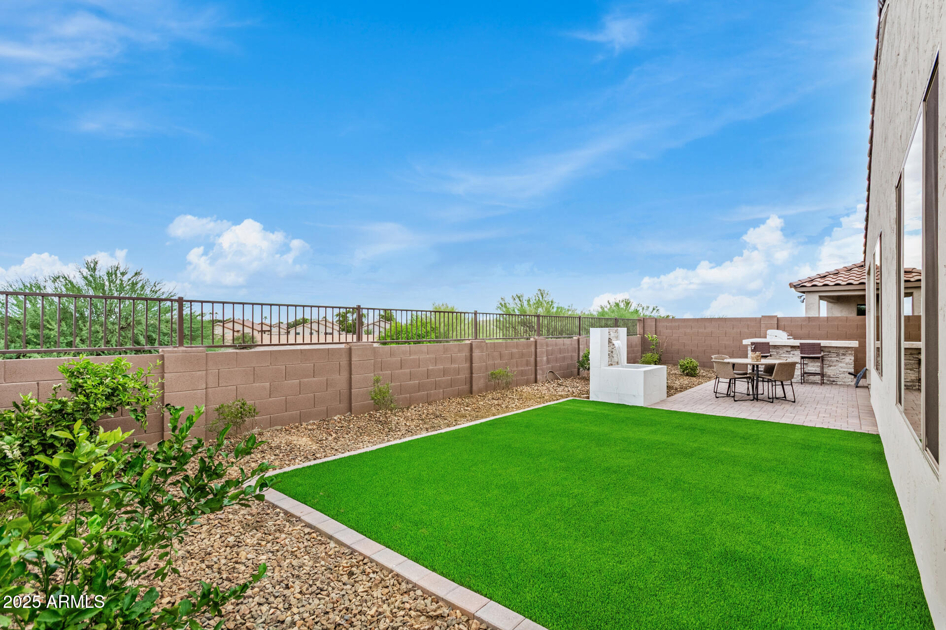 1894 W Summer Lane