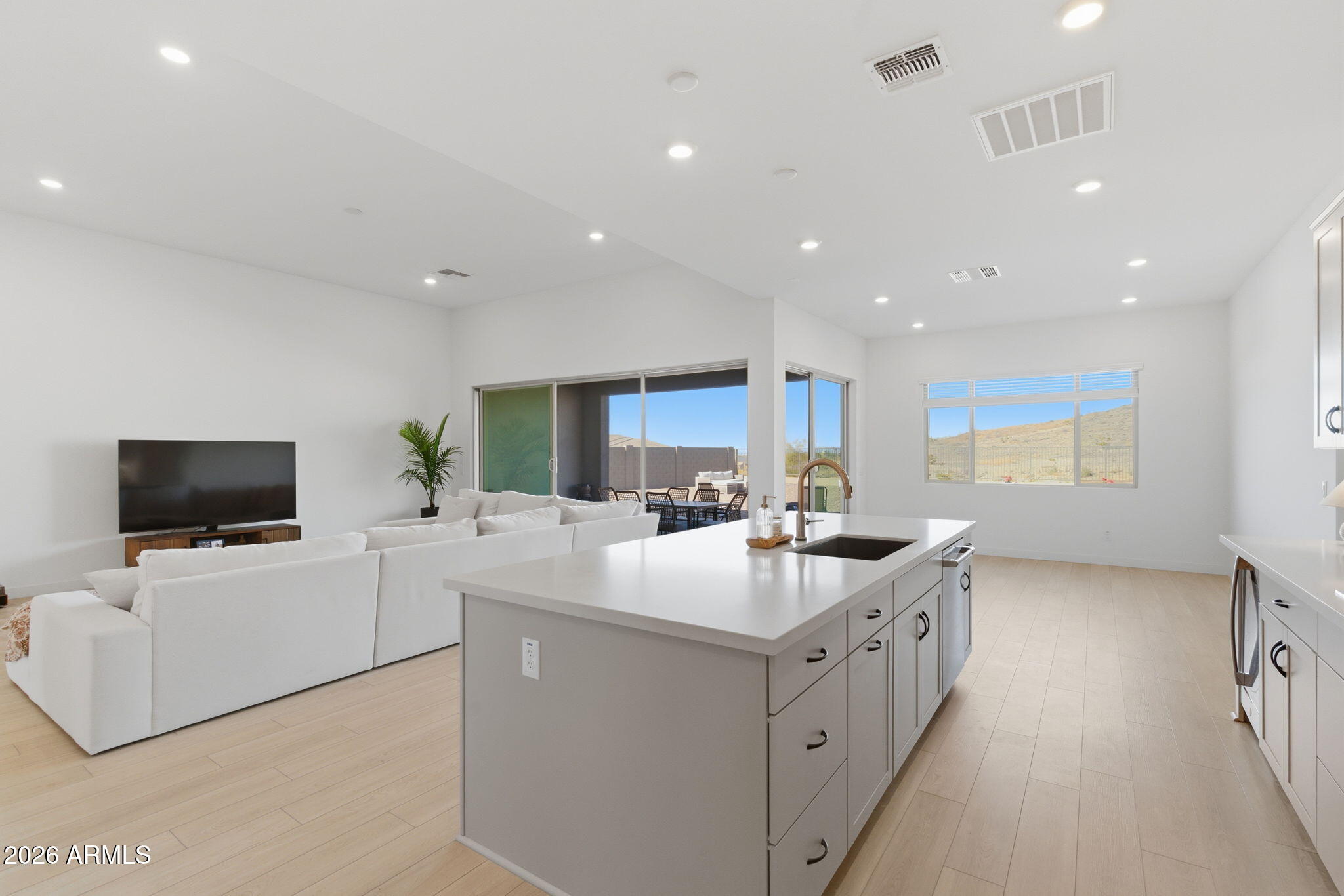 WHISPERING HILLS - Residential