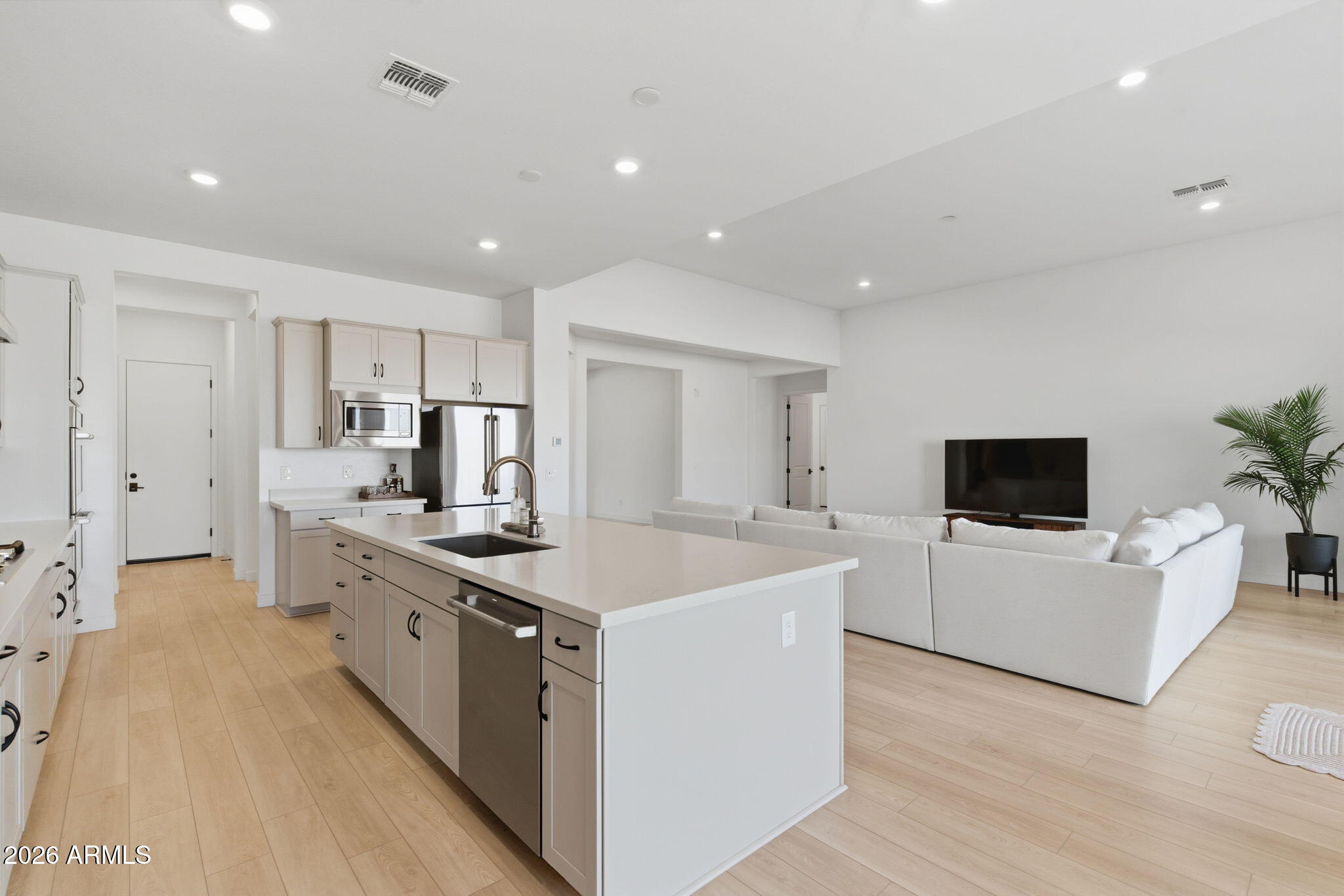 WHISPERING HILLS - Residential