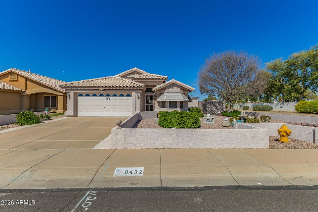 Photo of 8432 W Charter Oak Road, Peoria, AZ 85381 (MLS # 6995055)