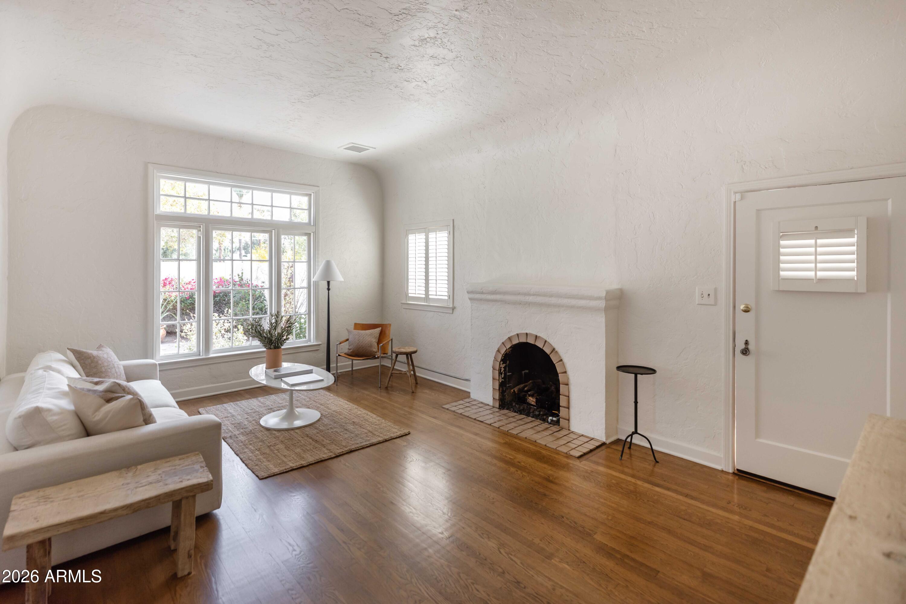 302 W CYPRESS Street