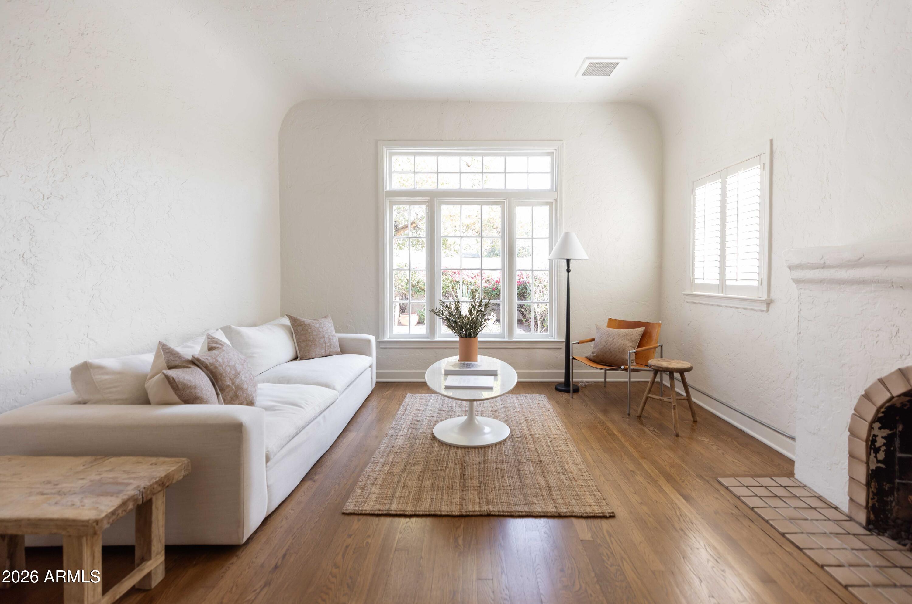 302 W CYPRESS Street