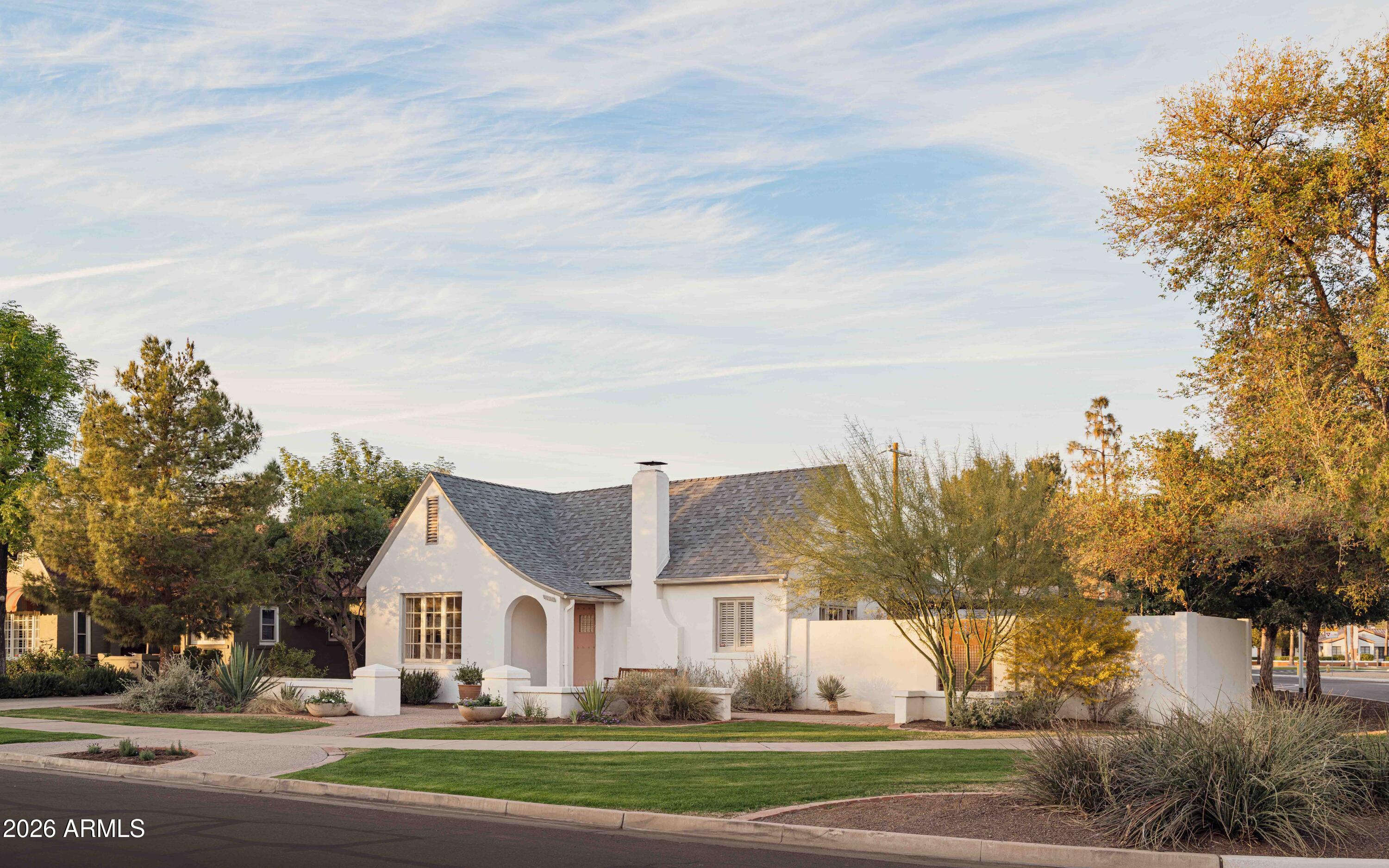 302 W CYPRESS Street