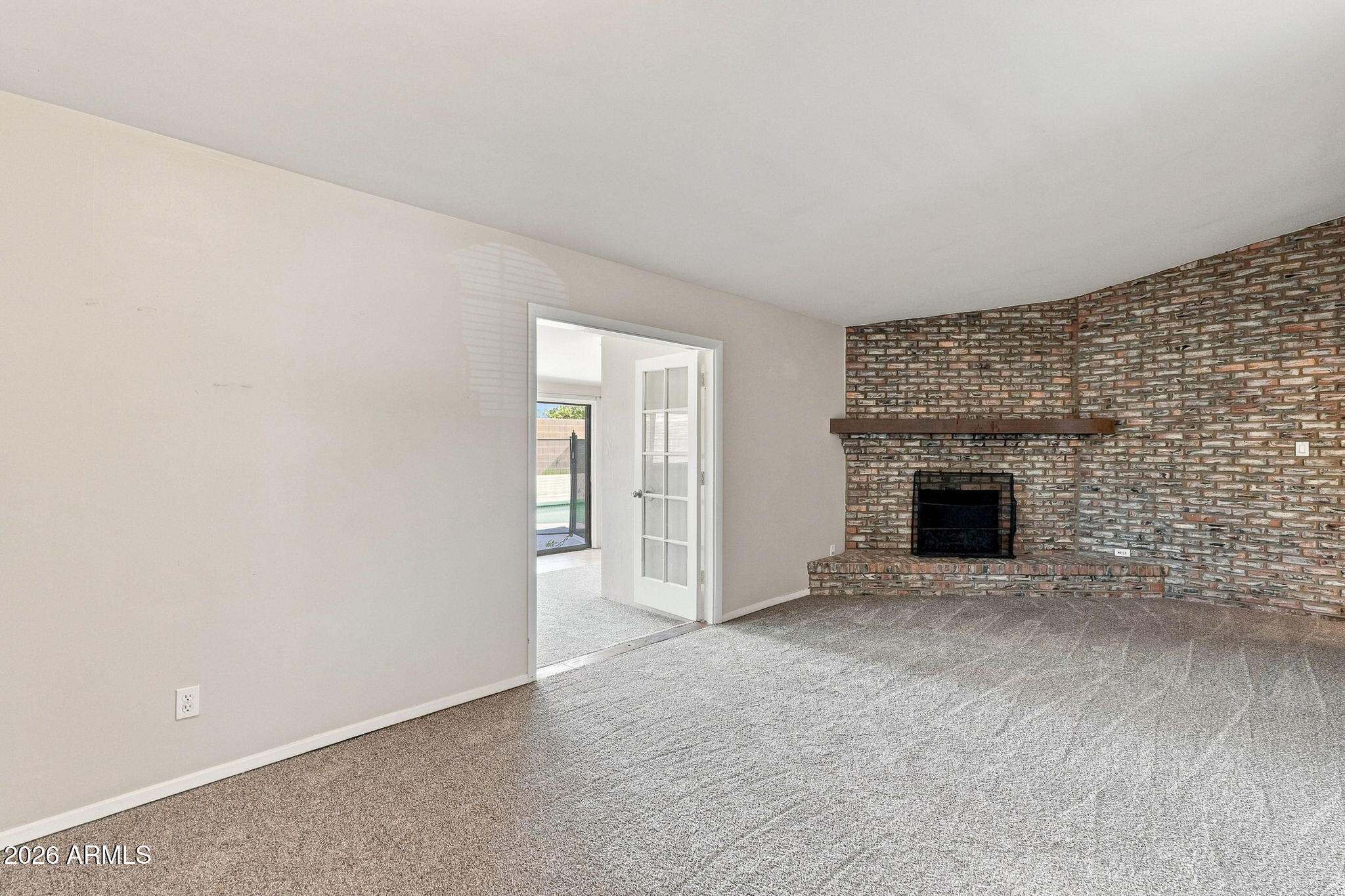 332 W KERRY Lane