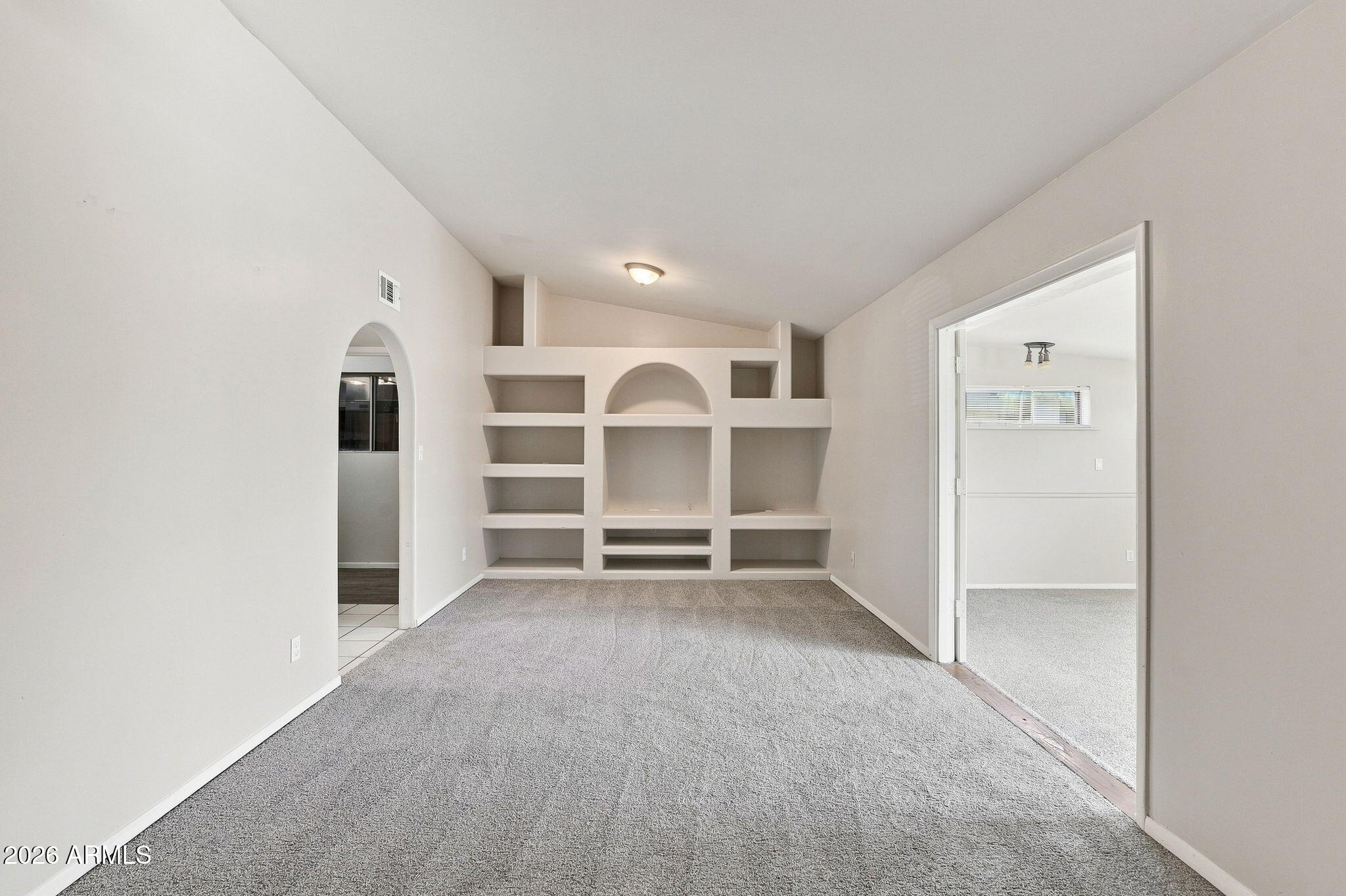 332 W KERRY Lane