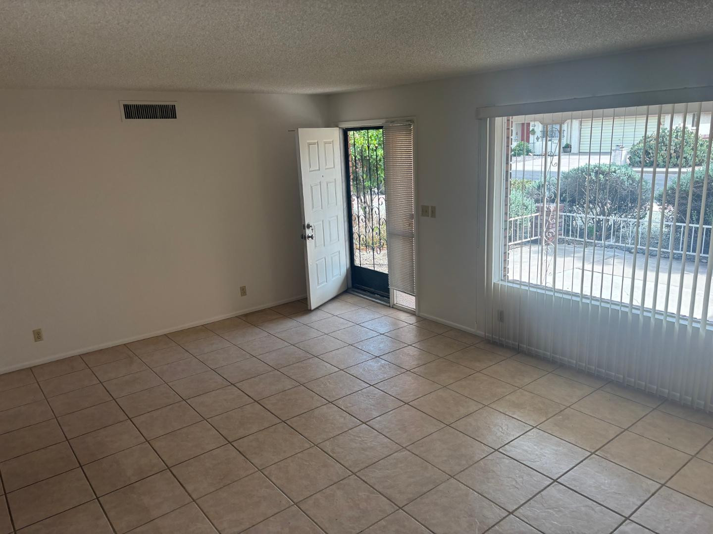 4218 E Crescent Avenue