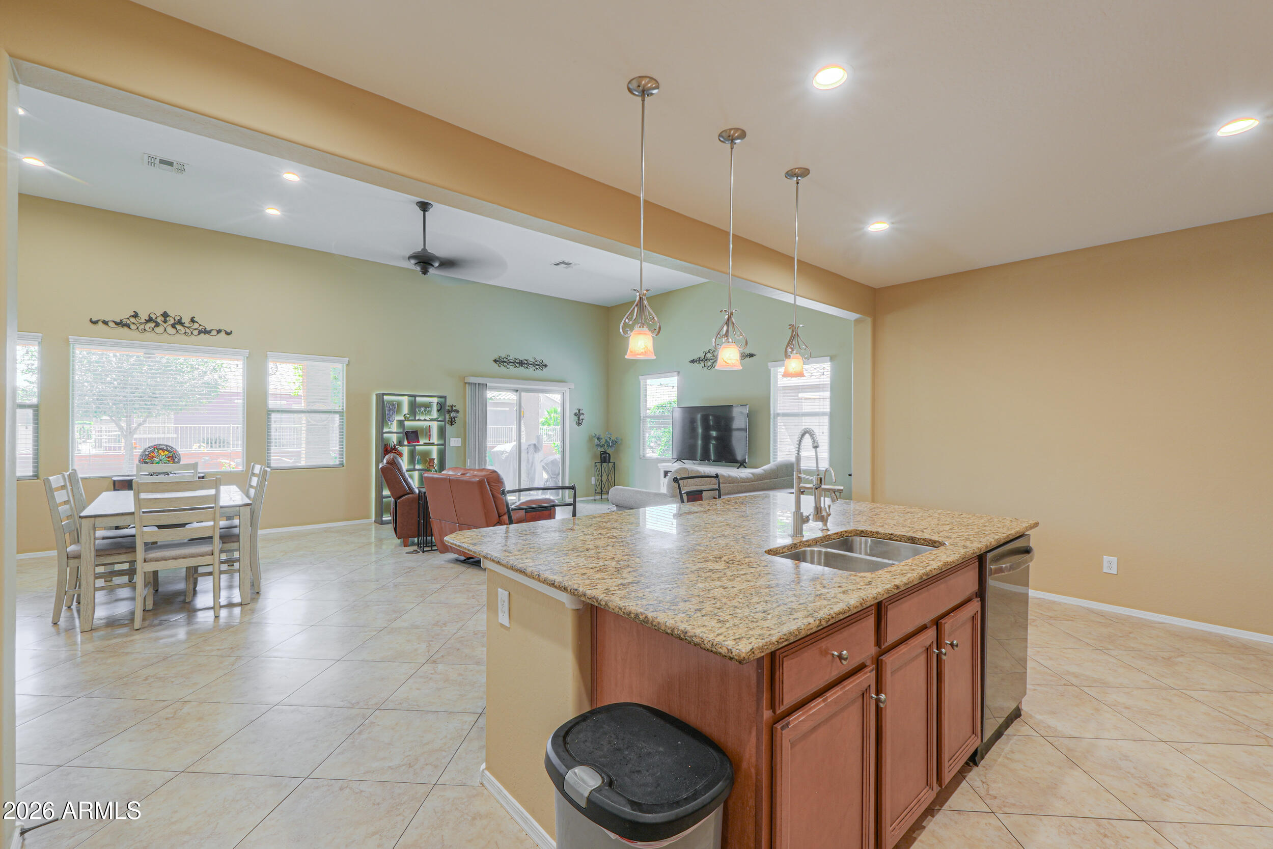 42709 W KINGFISHER Drive