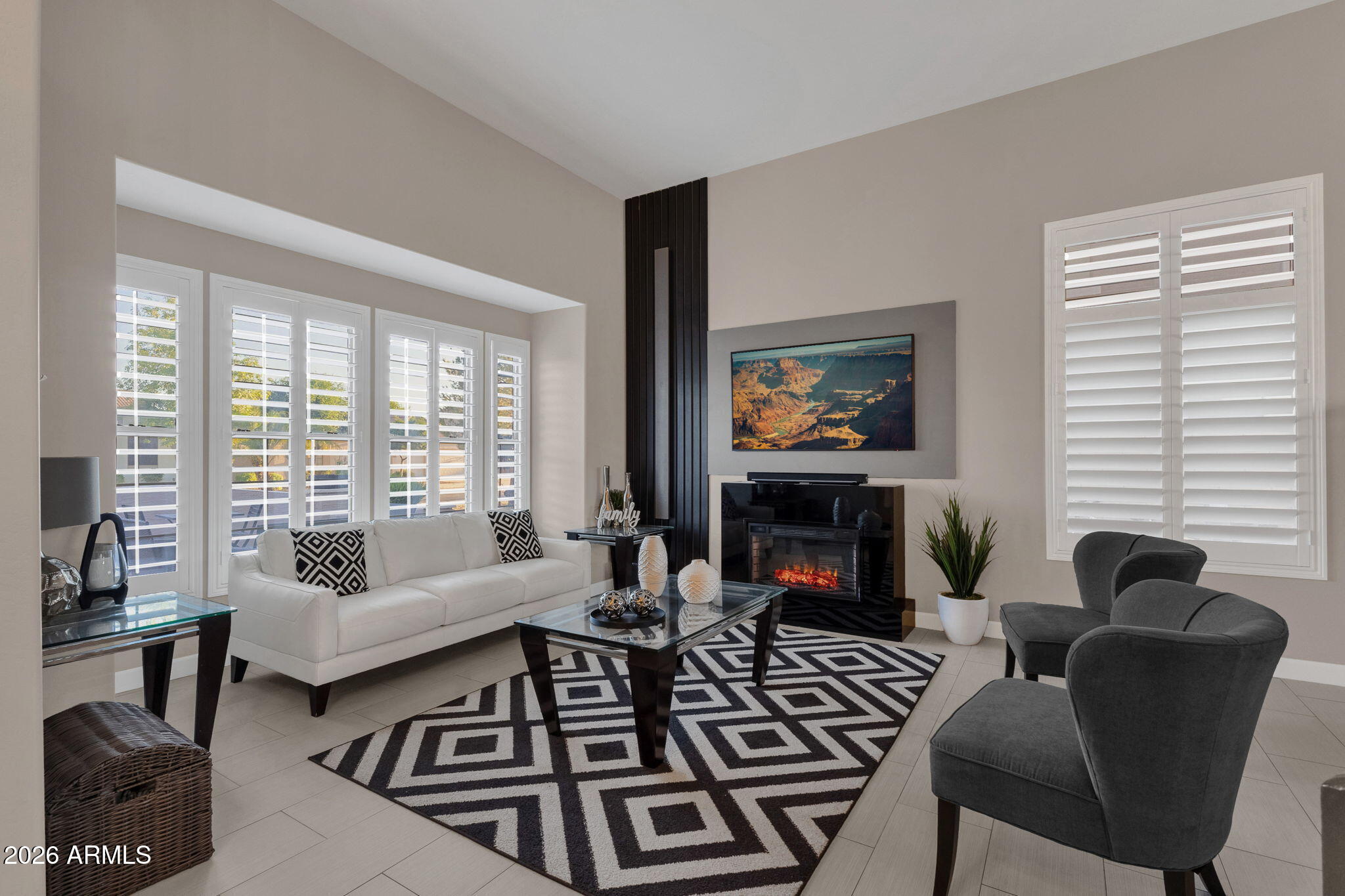 10464 E MEDINA Avenue