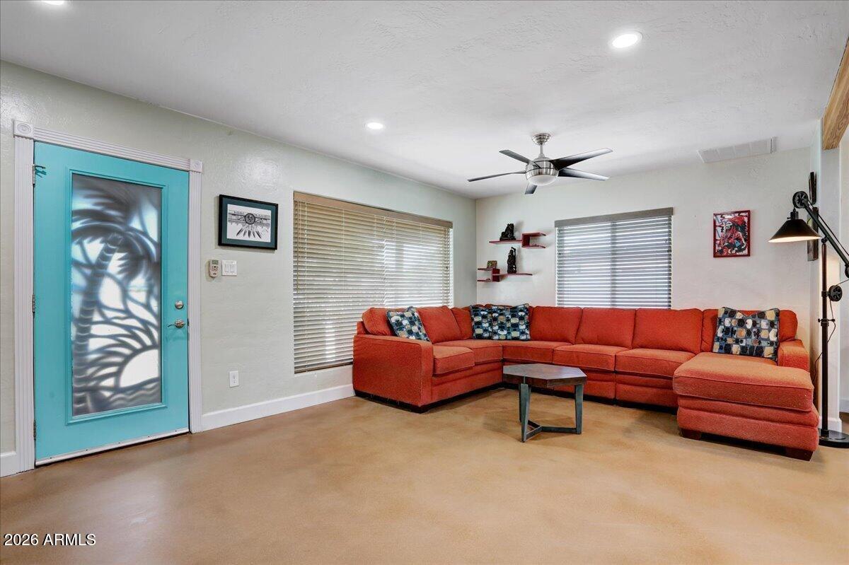7010 N 11TH Place