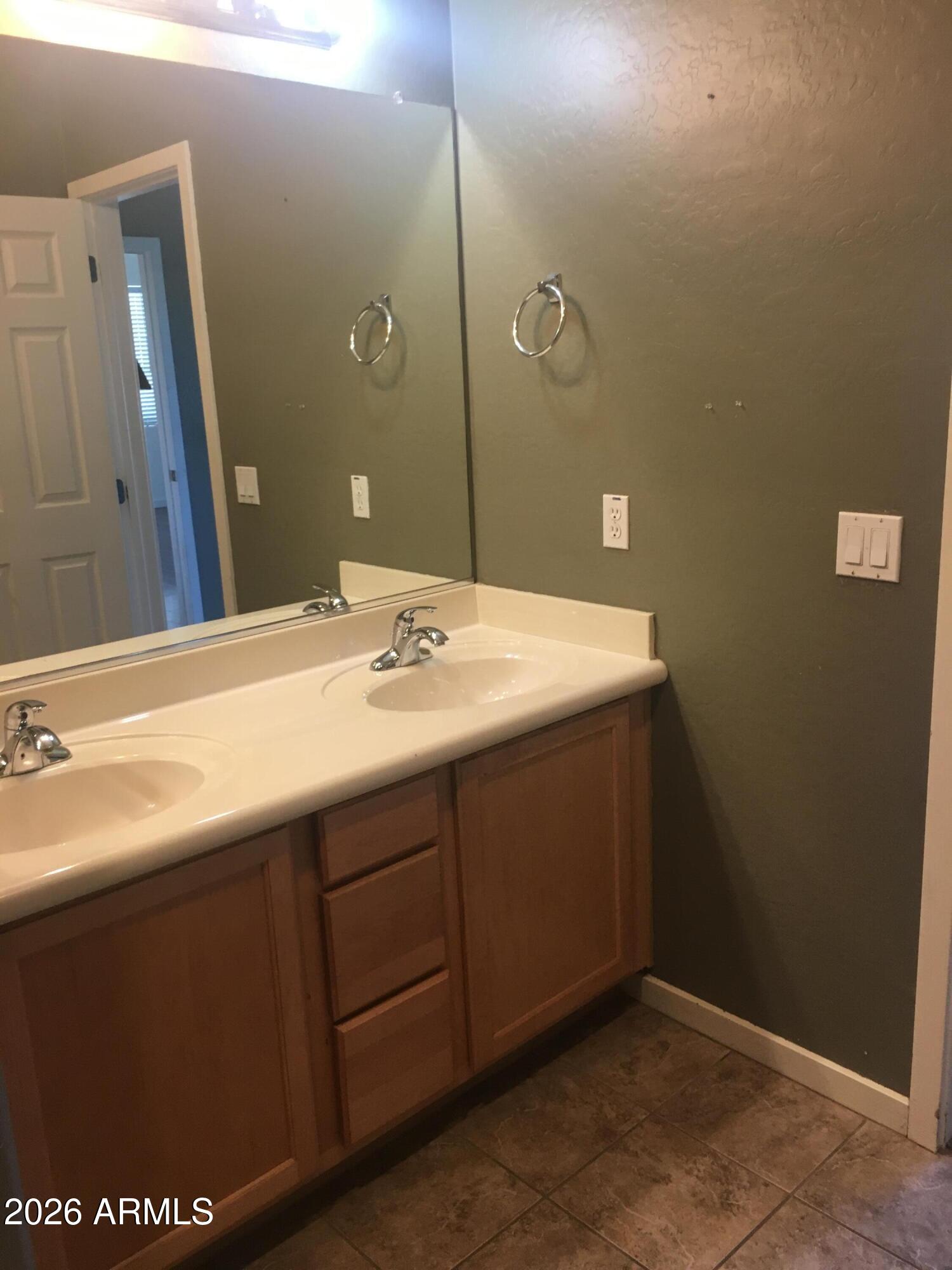 544 N ALMA SCHOOL Road 16