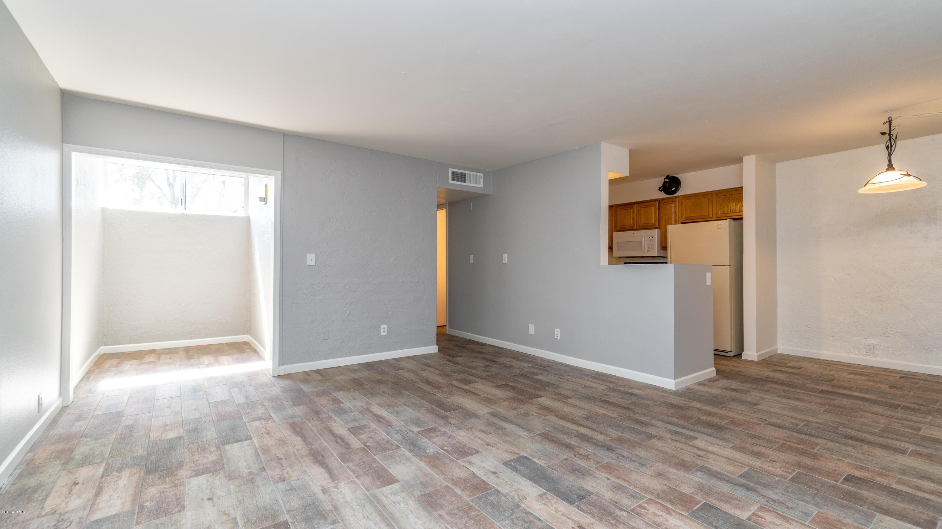 3230 E Pinchot Avenue Apt 16