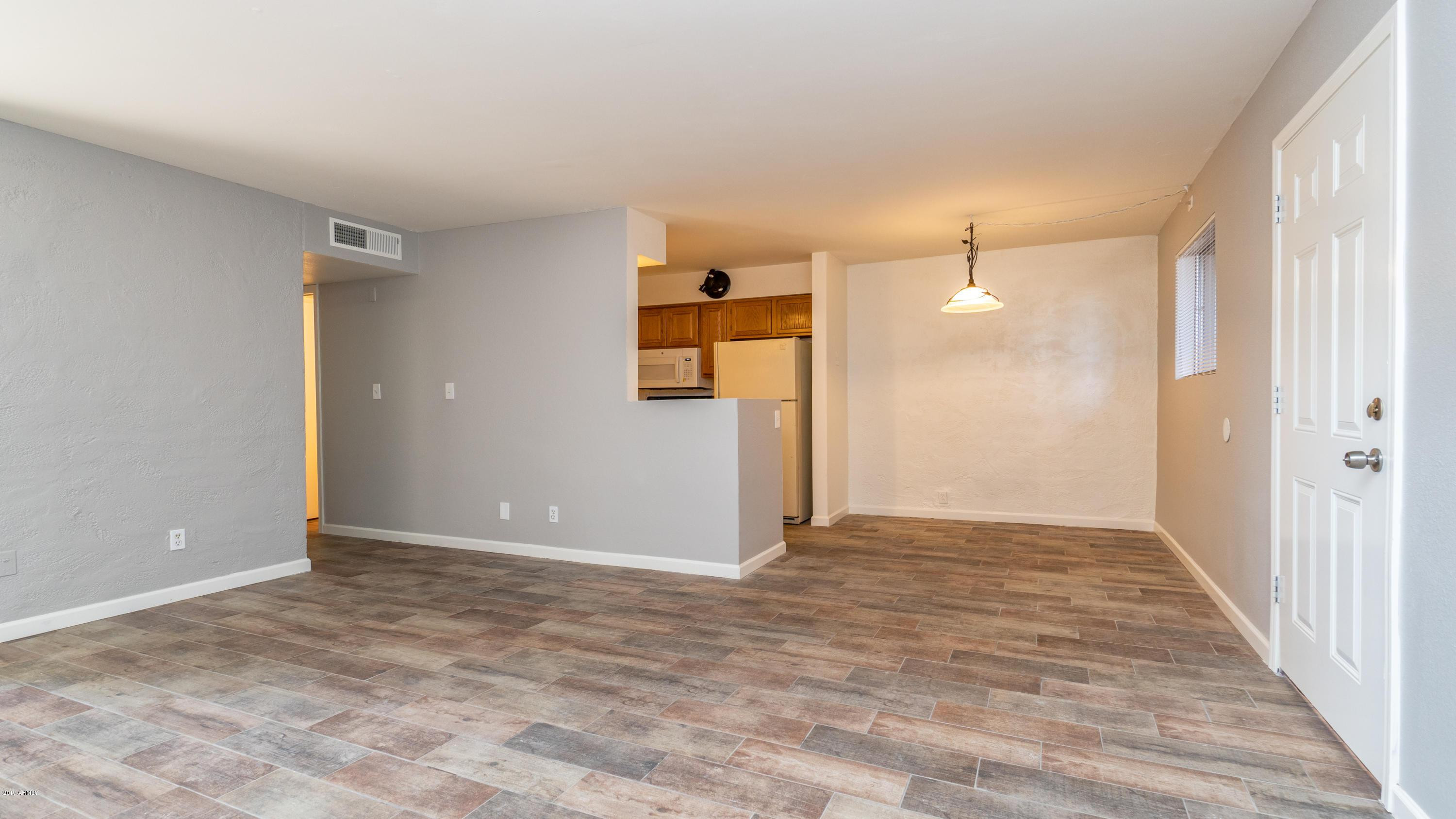 3230 E Pinchot Avenue Apt 16