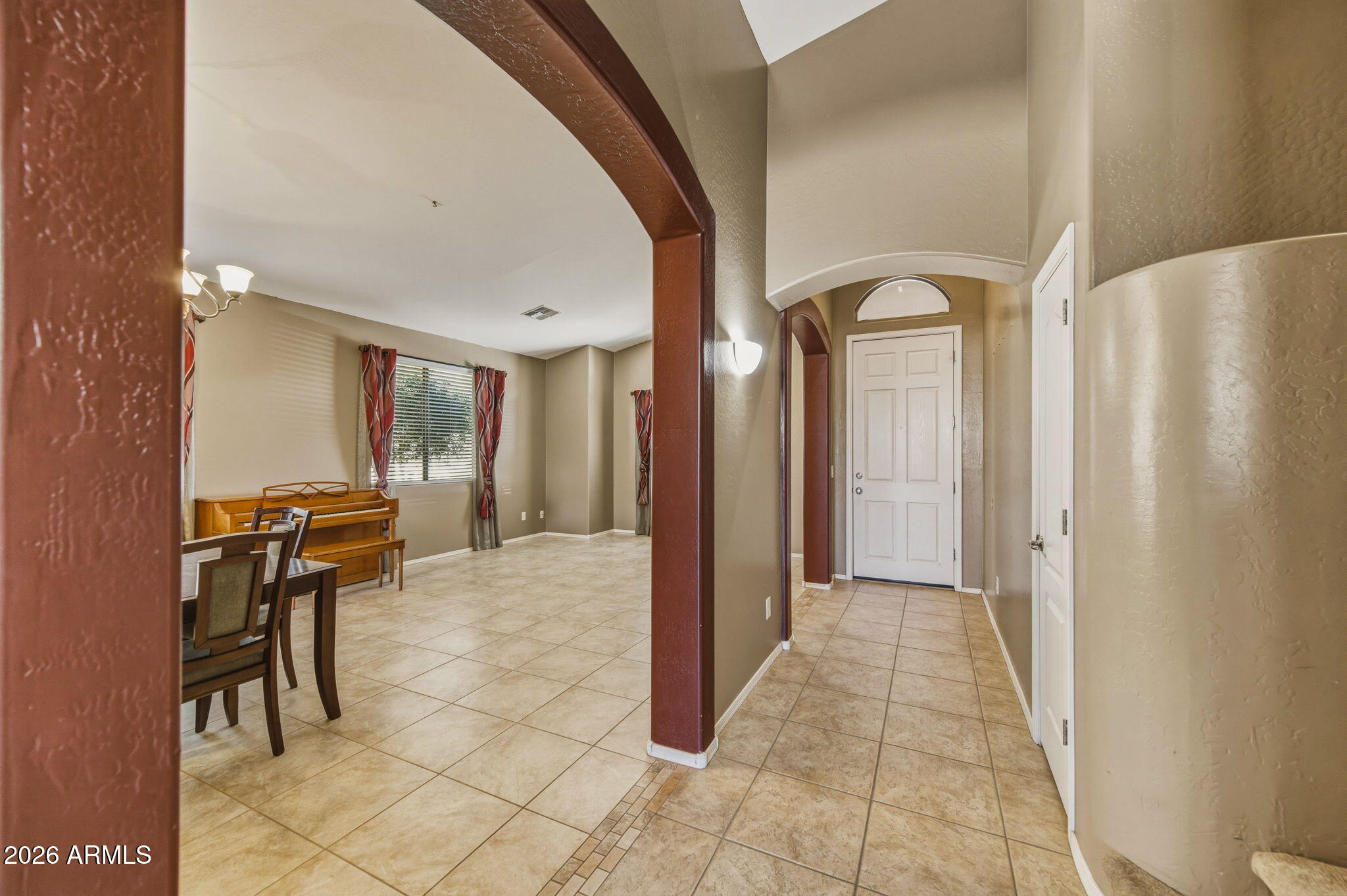 1542 E CHAPARRAL Place