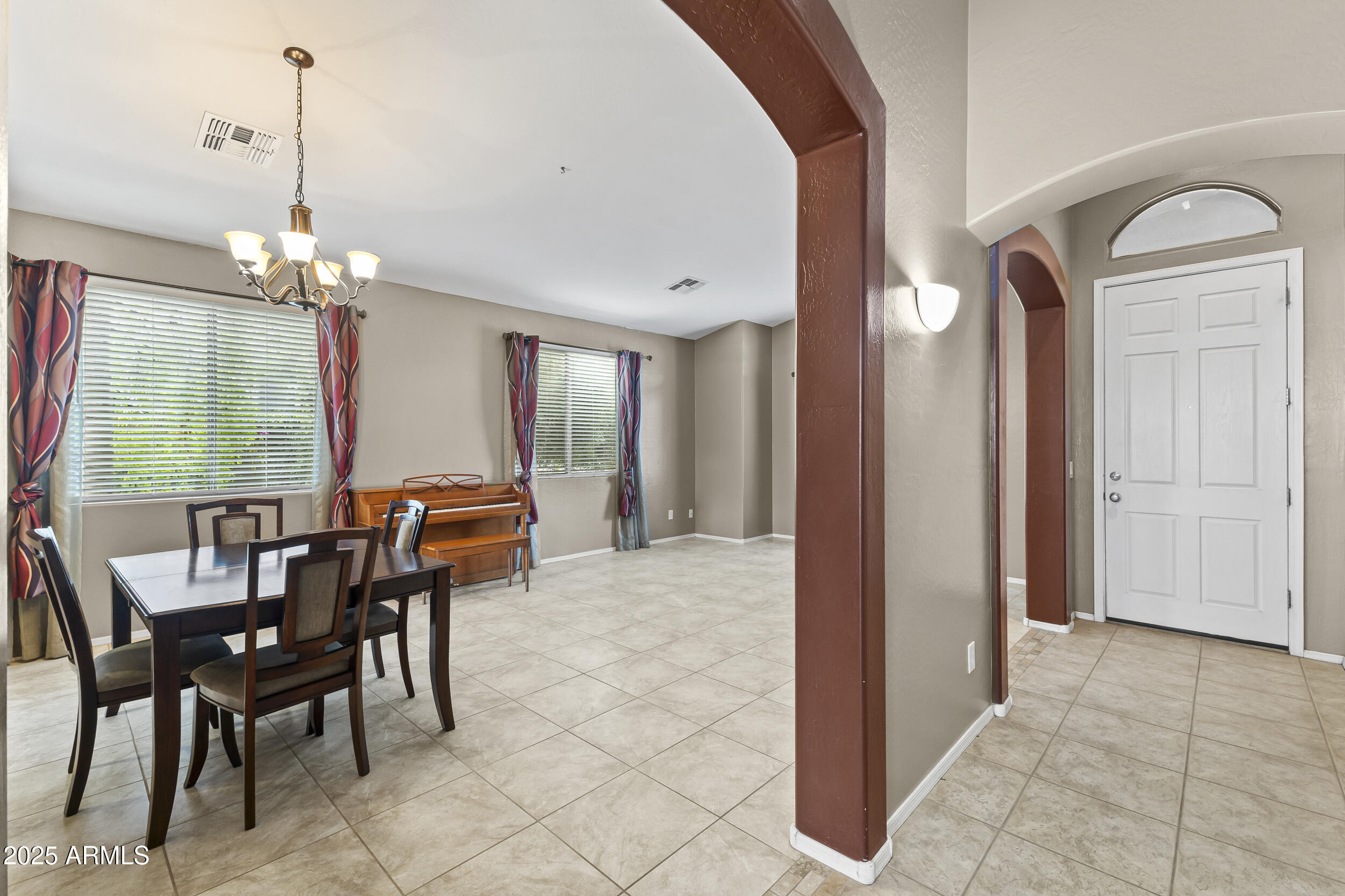 1542 E CHAPARRAL Place