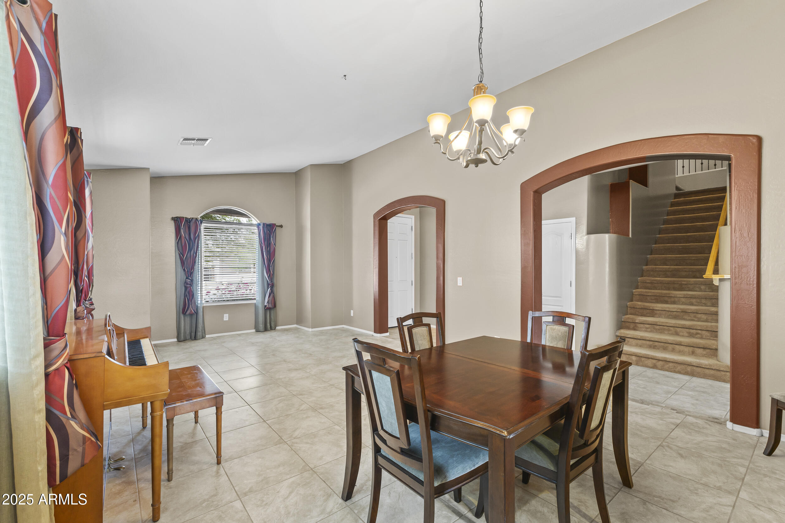 1542 E CHAPARRAL Place