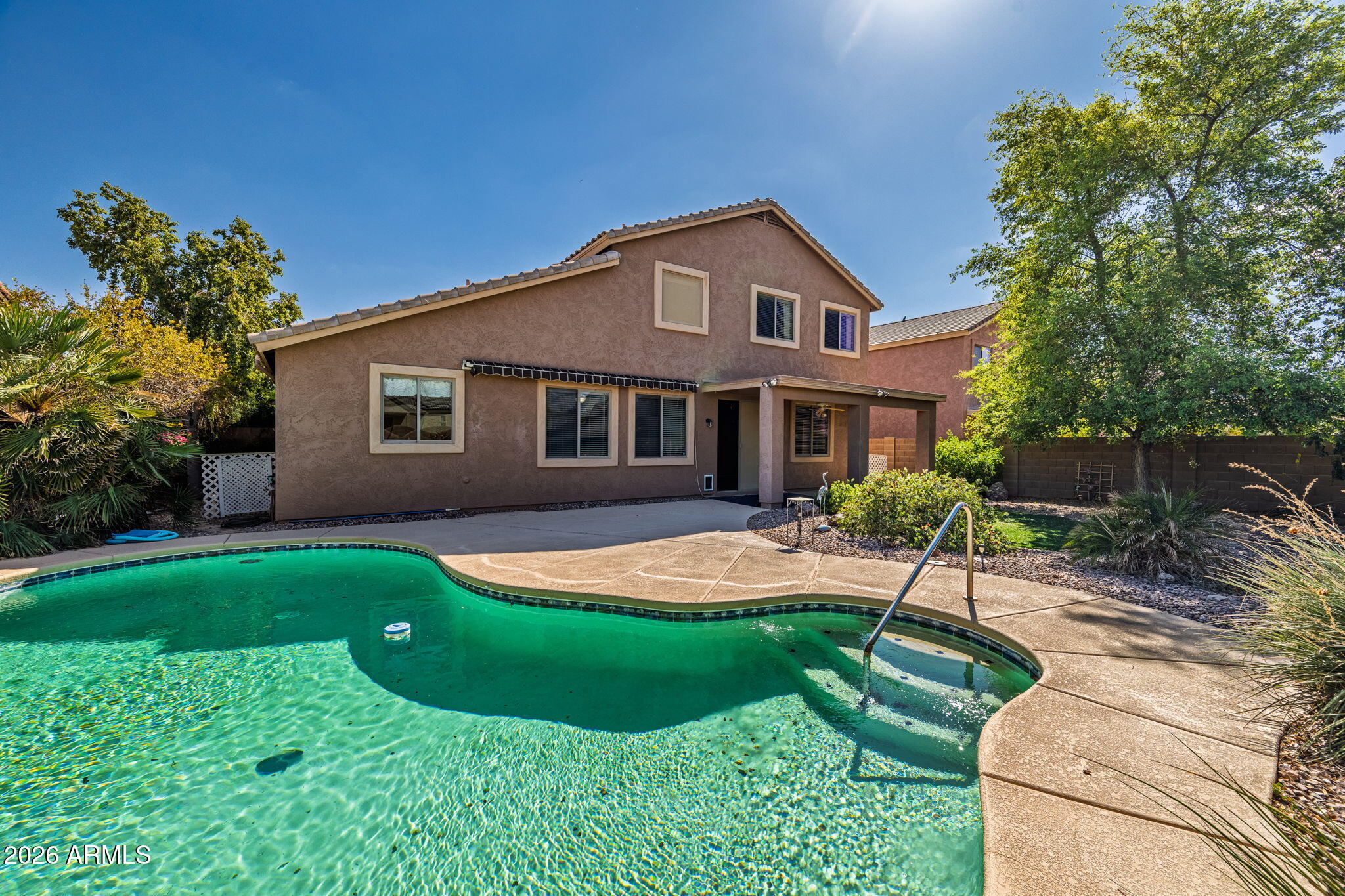 1542 E CHAPARRAL Place