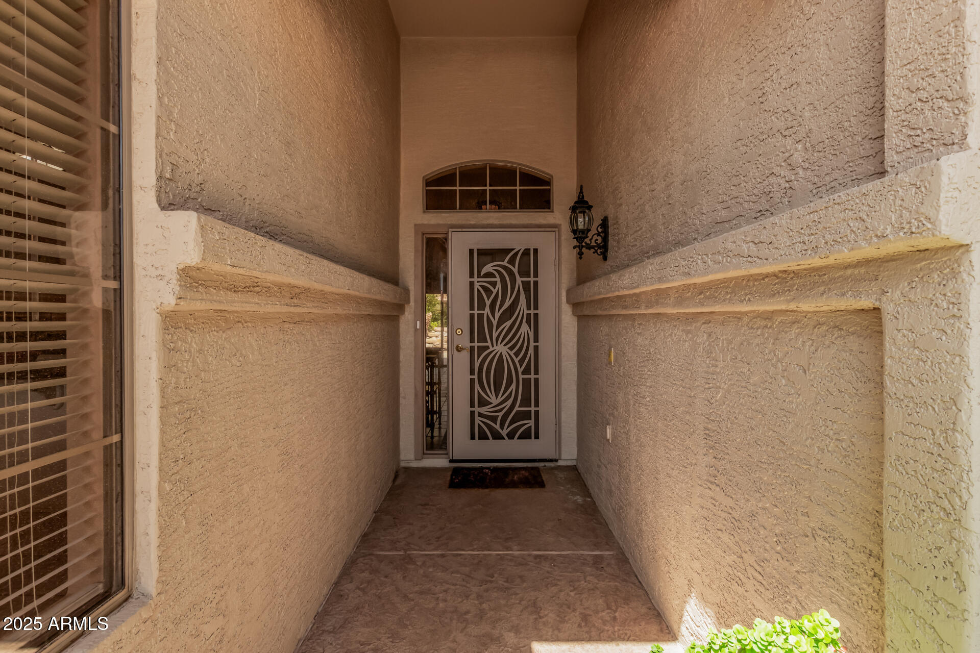 9038 E DIAMOND Drive