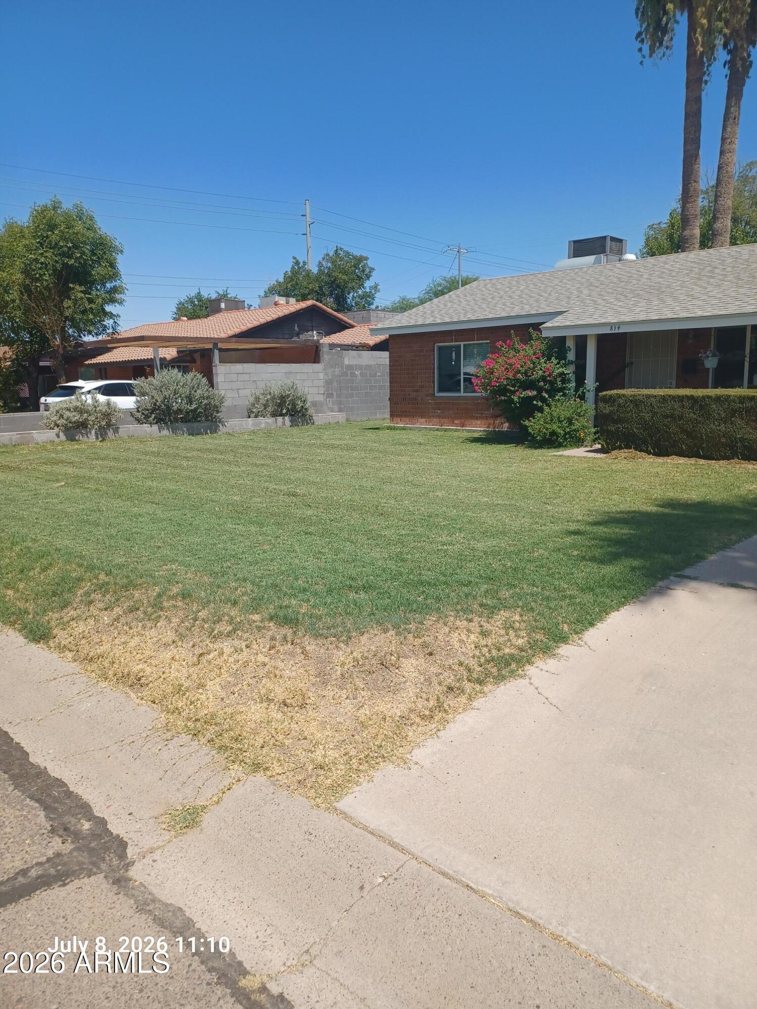 814 E LAMAR Road
