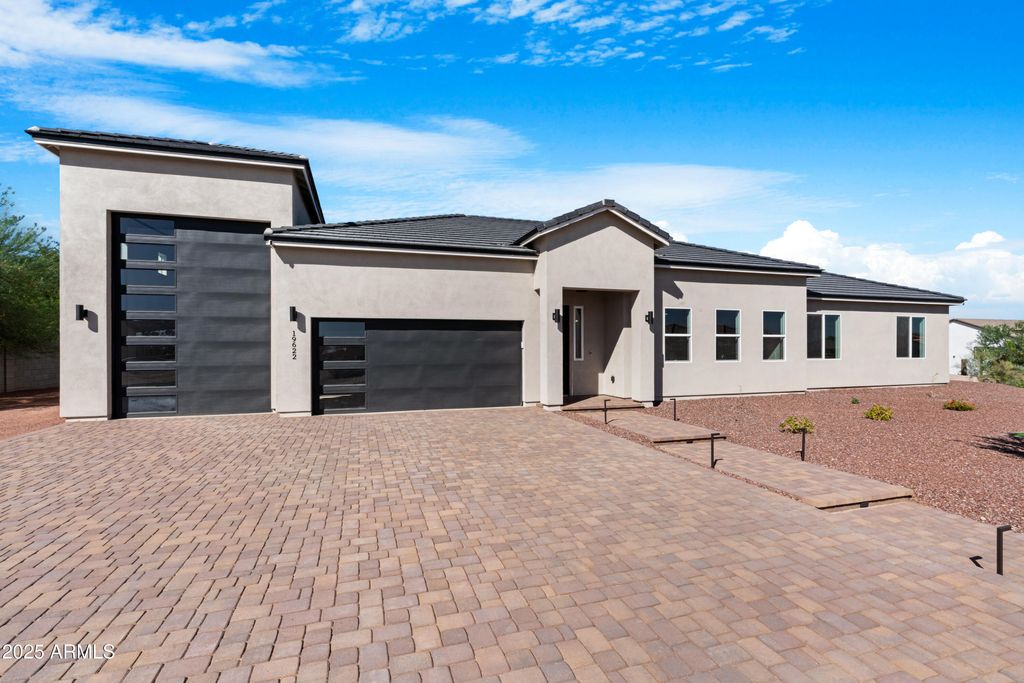 Photo of 19622 W Pasadena Avenue, Litchfield Park, AZ 85340 (MLS # 6931743)