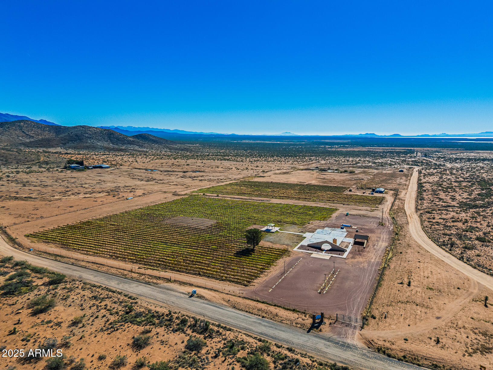 2909 E COUNTRY CLUB Drive