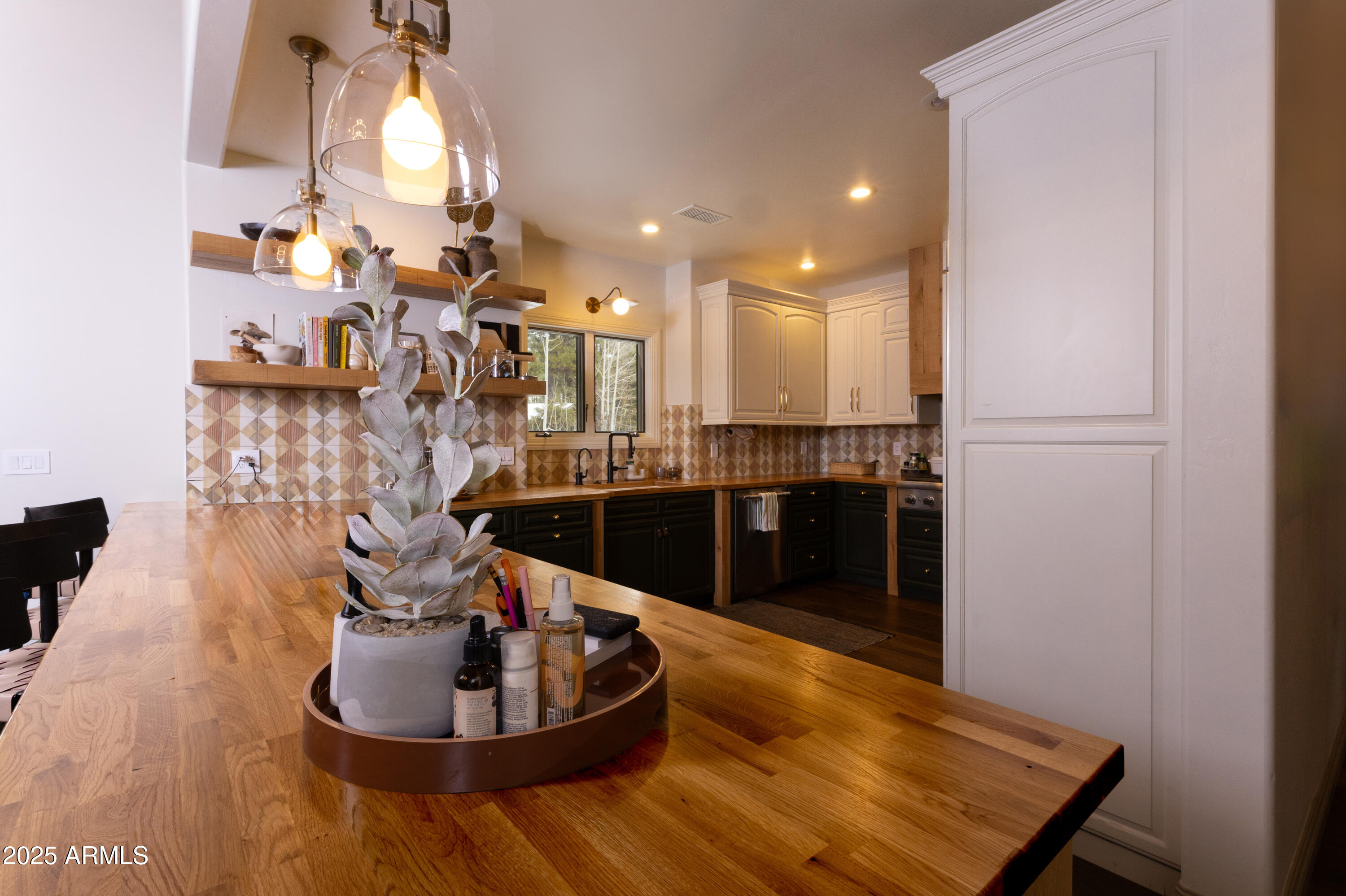 2100 AUBRY --