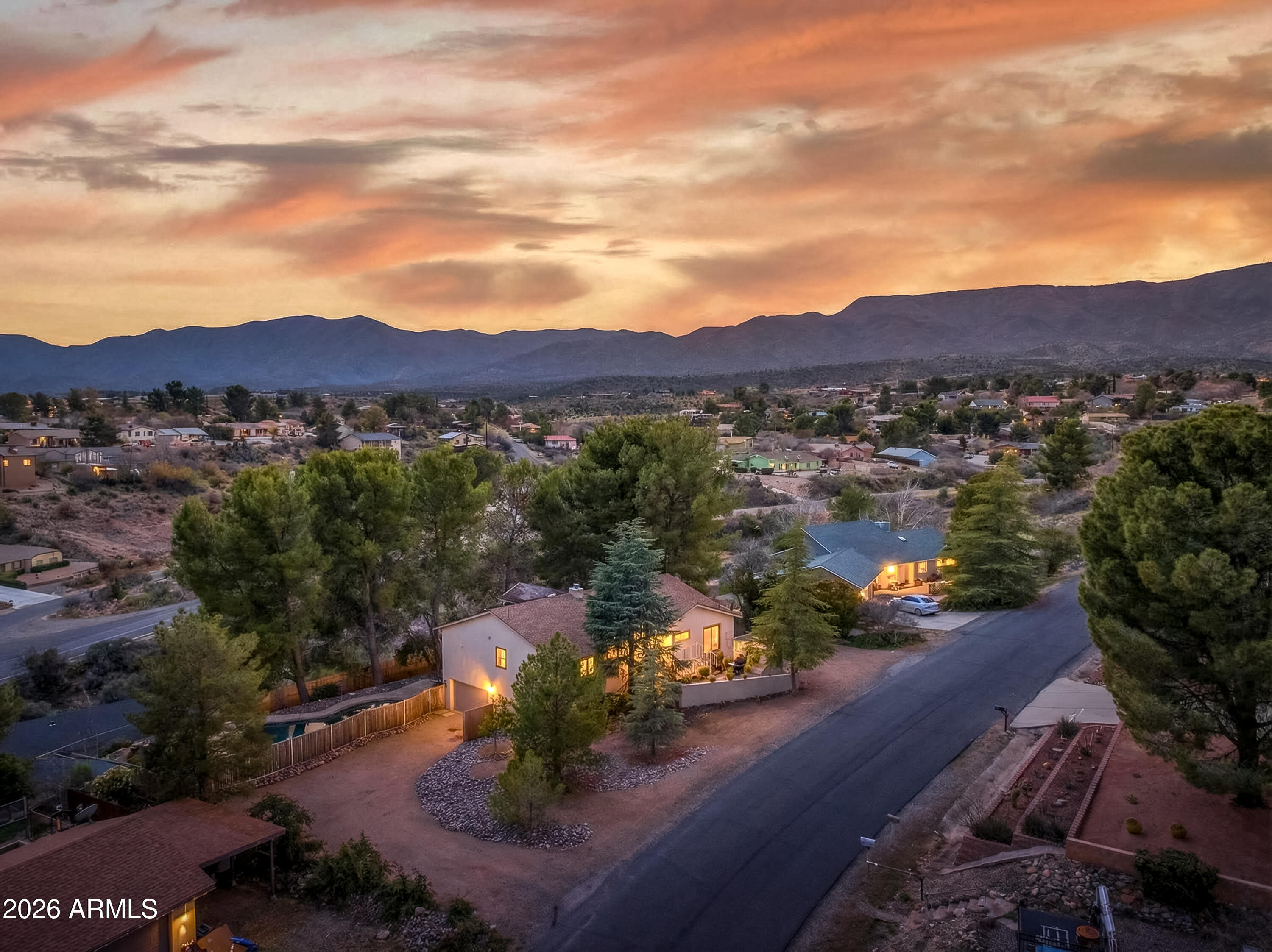 1245 E BOW MAKER Trail