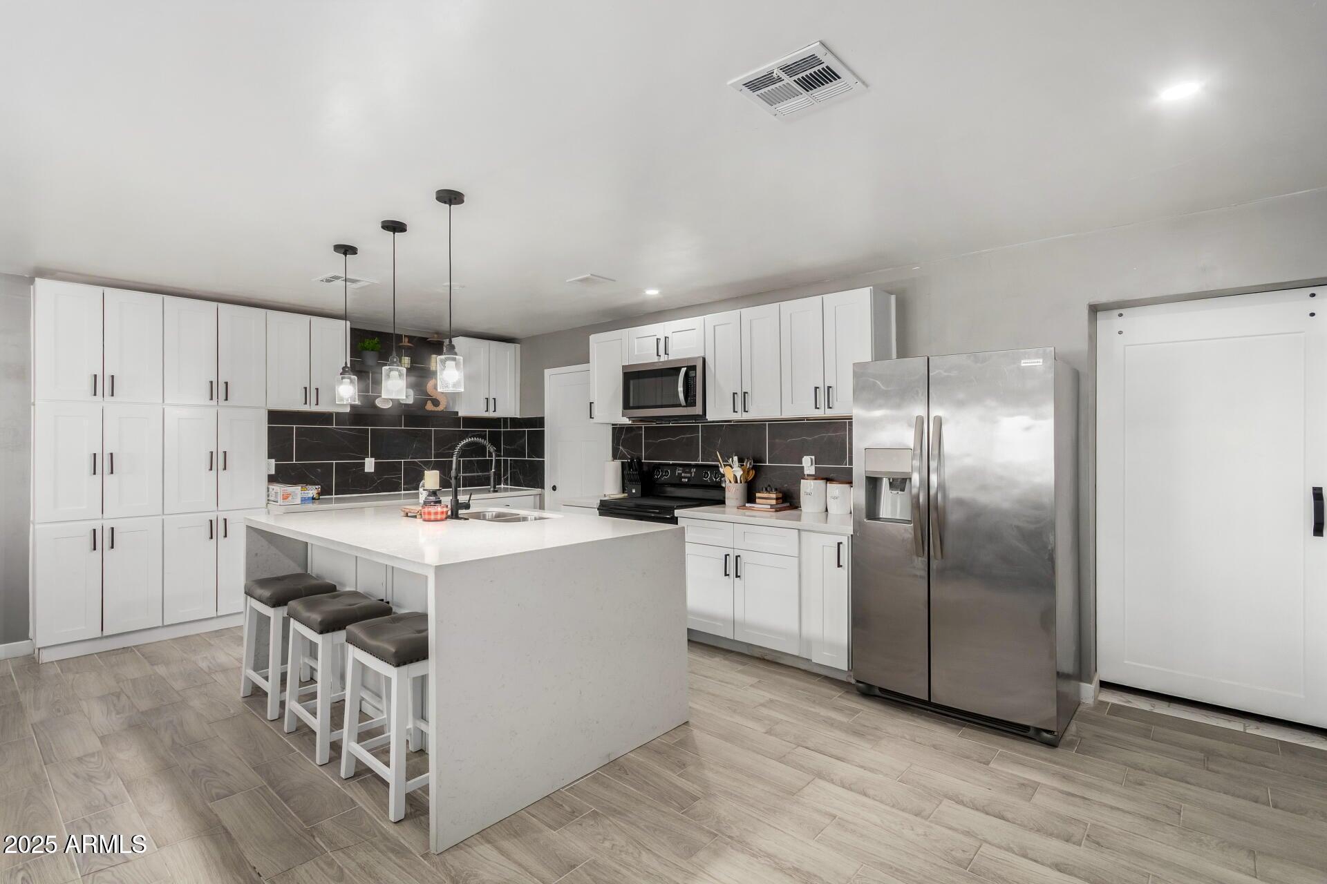 45001 W HONEYCUTT Avenue