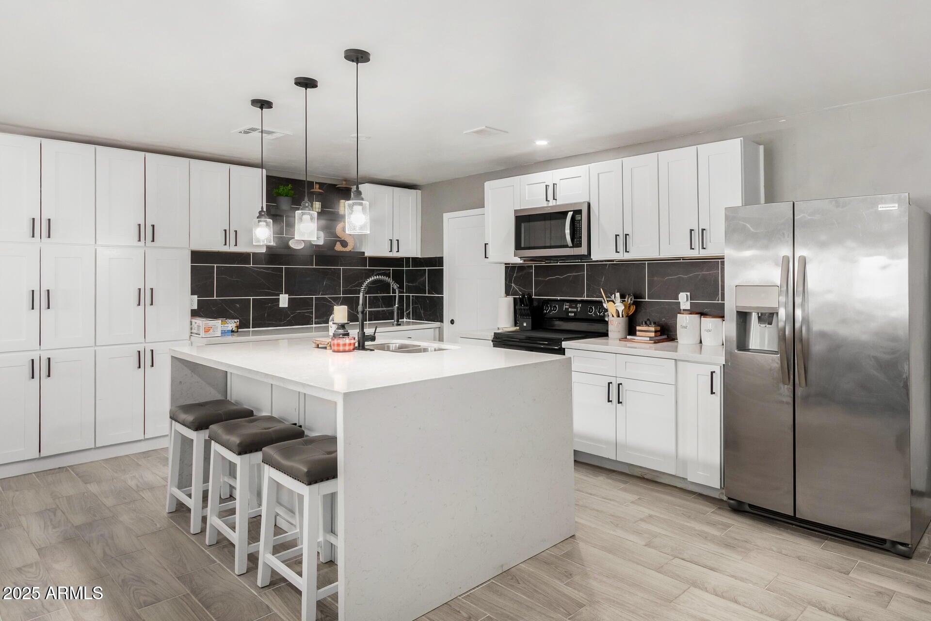 45001 W HONEYCUTT Avenue