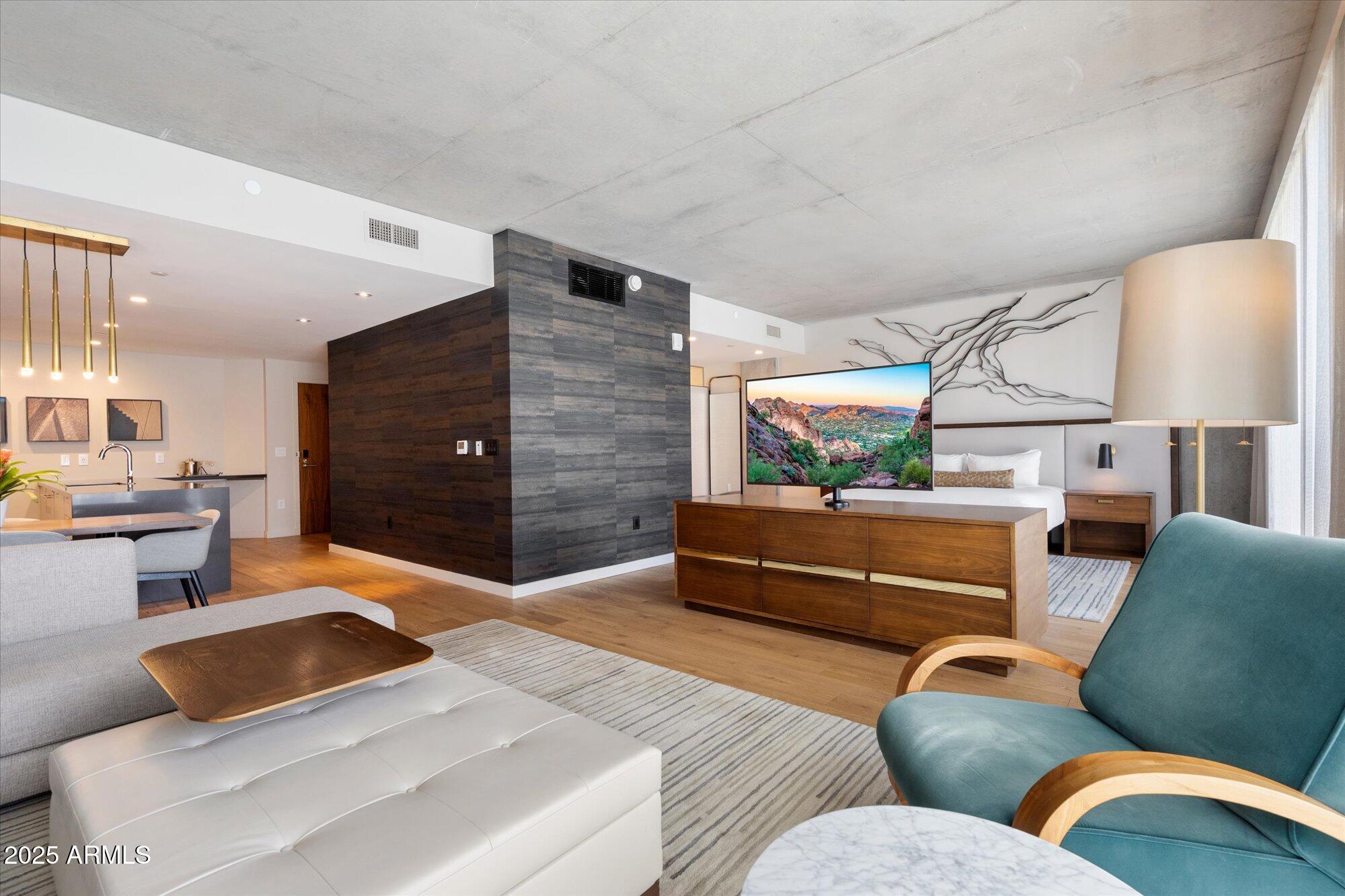 MOUNTAIN SHADOWS RESORT - CONDOMINIUM HOTEL - Residential
